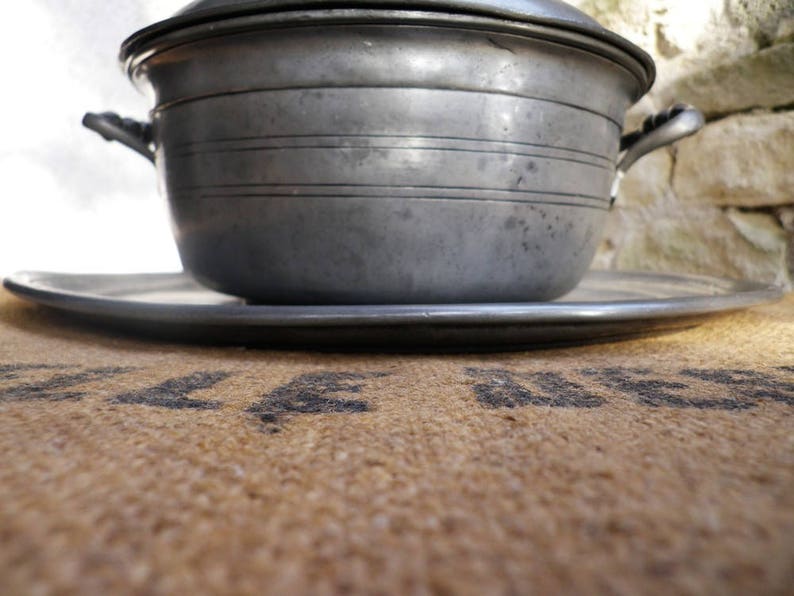 Soup bowl and its tin tray