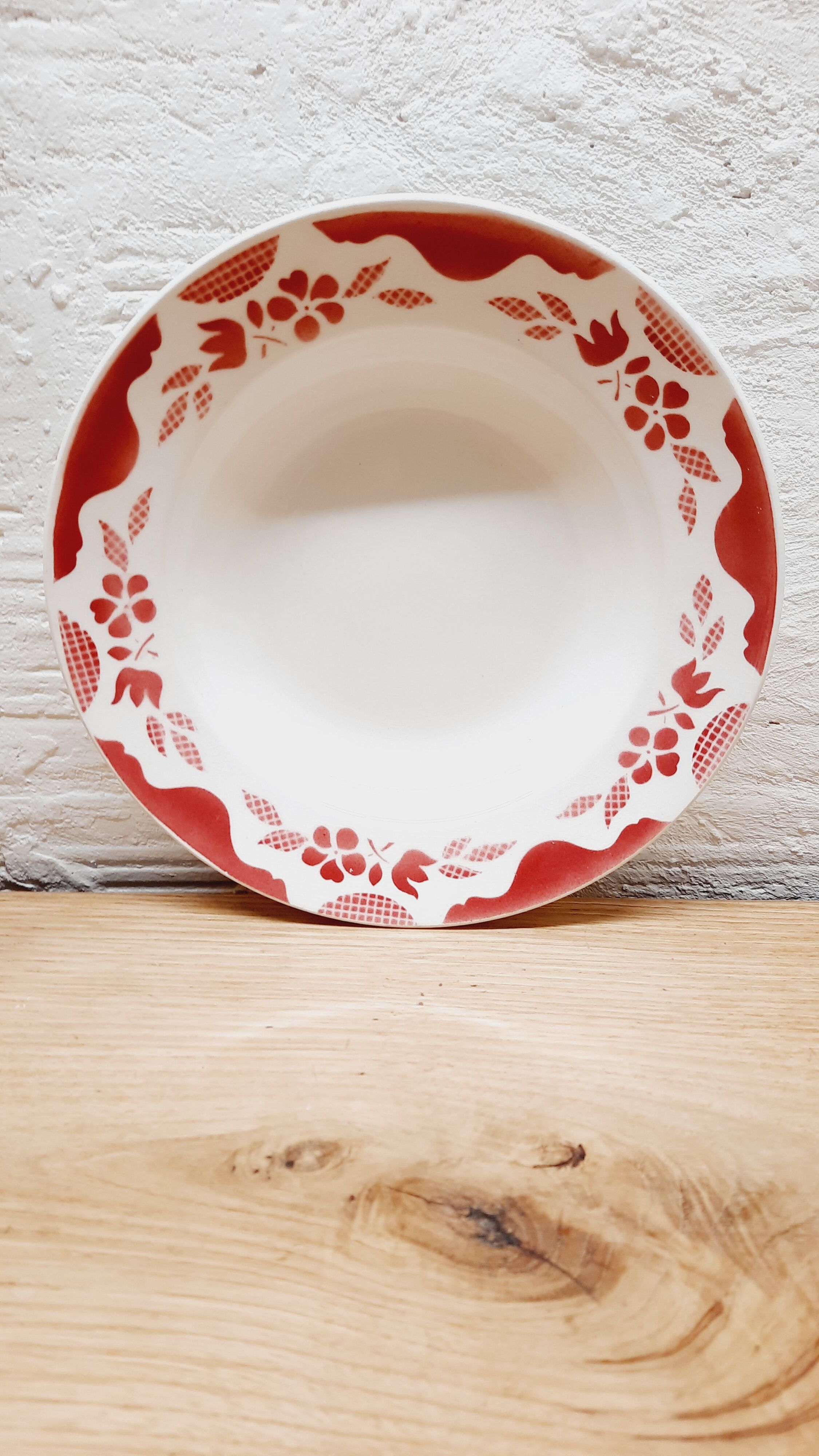 Set 4 pink hollow plates