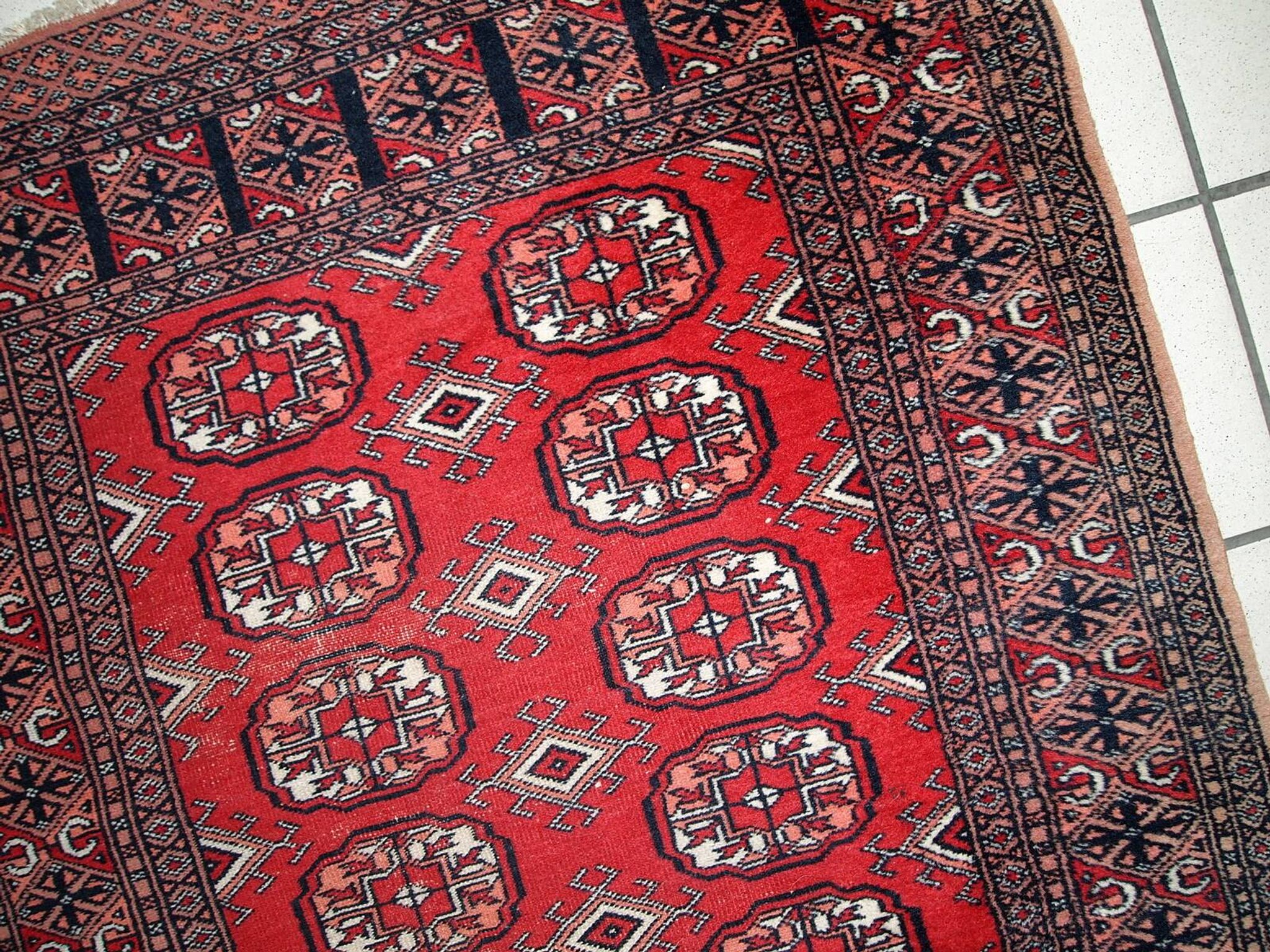 Tapis Vintage Bukhara Uzbek en Laine, Années 1960, Élégance Authentique