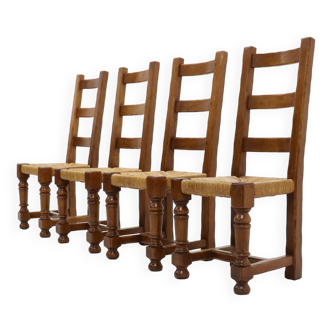 Ensemble de 4 chaises de salle à manger en chêne français et à dos d’échelle de jonc années 1950