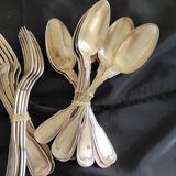 9 antique forks and 9 spoons grade 84 with classic décor