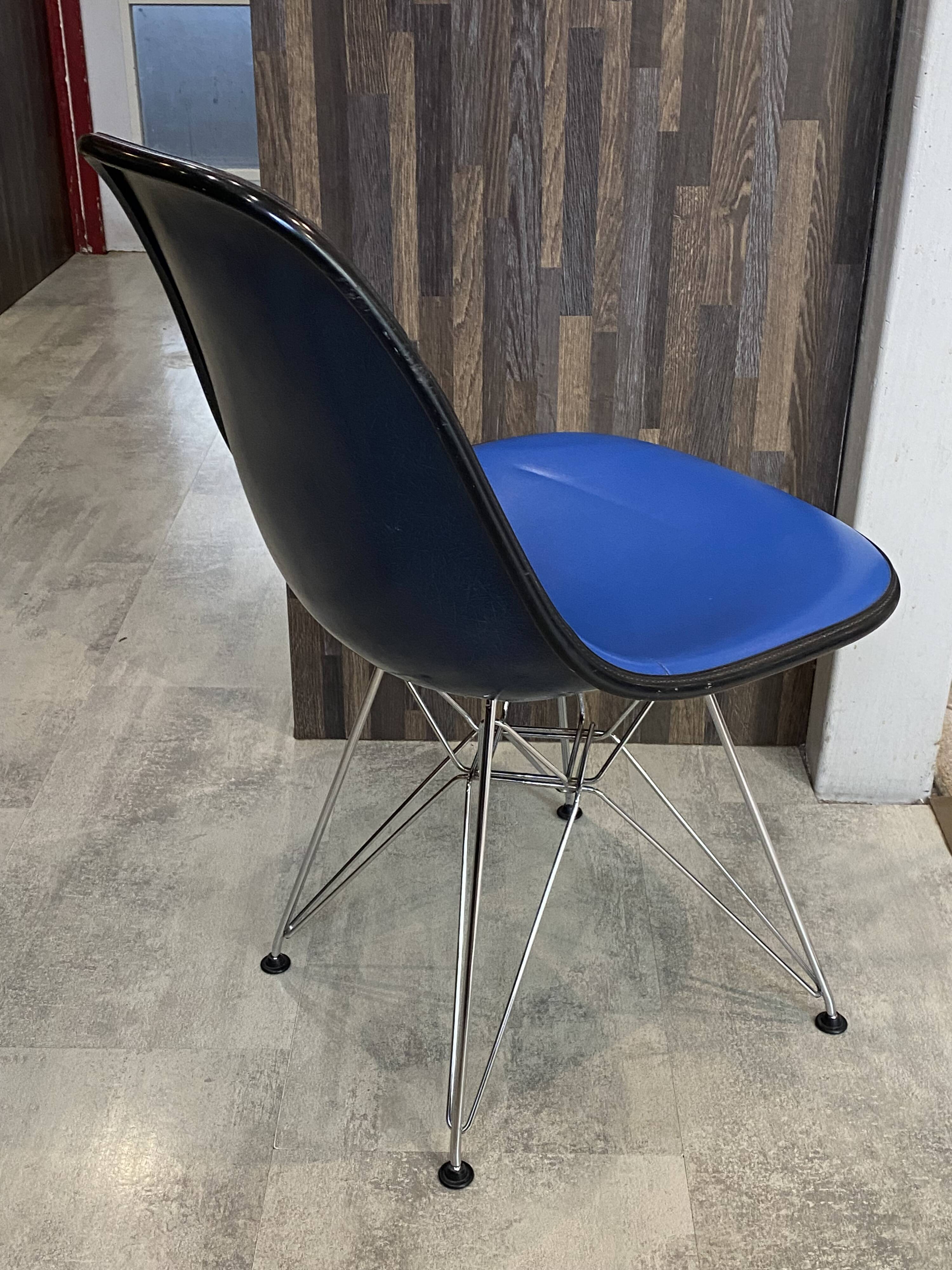 Eames Herman Miller DSR Eiffel blue skai vinyl fibreglass chair