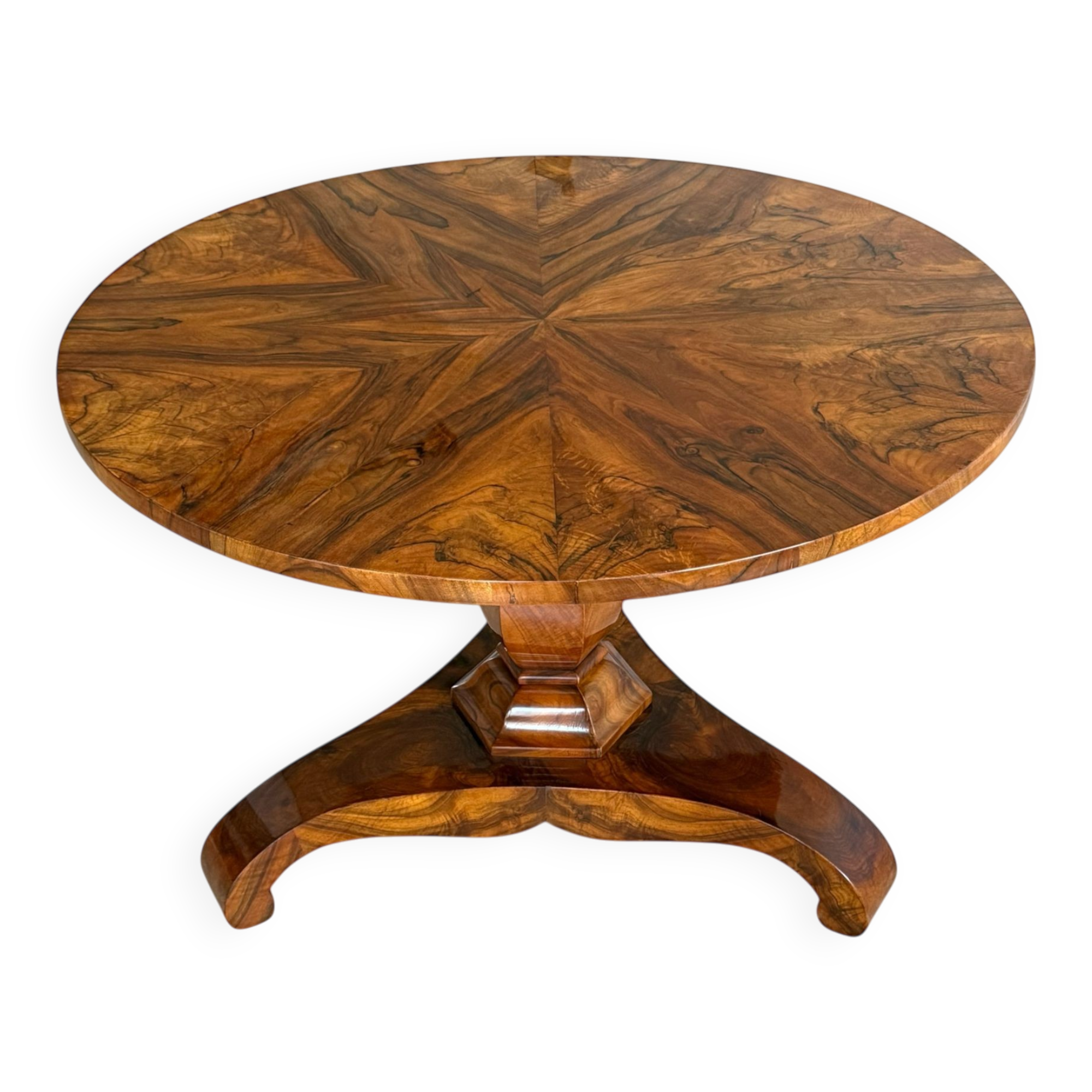 Biedermeier Period Round Walnut Table, Germany, circa 1840