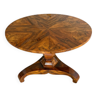 Biedermeier Period Round Walnut Table, Germany, circa 1840