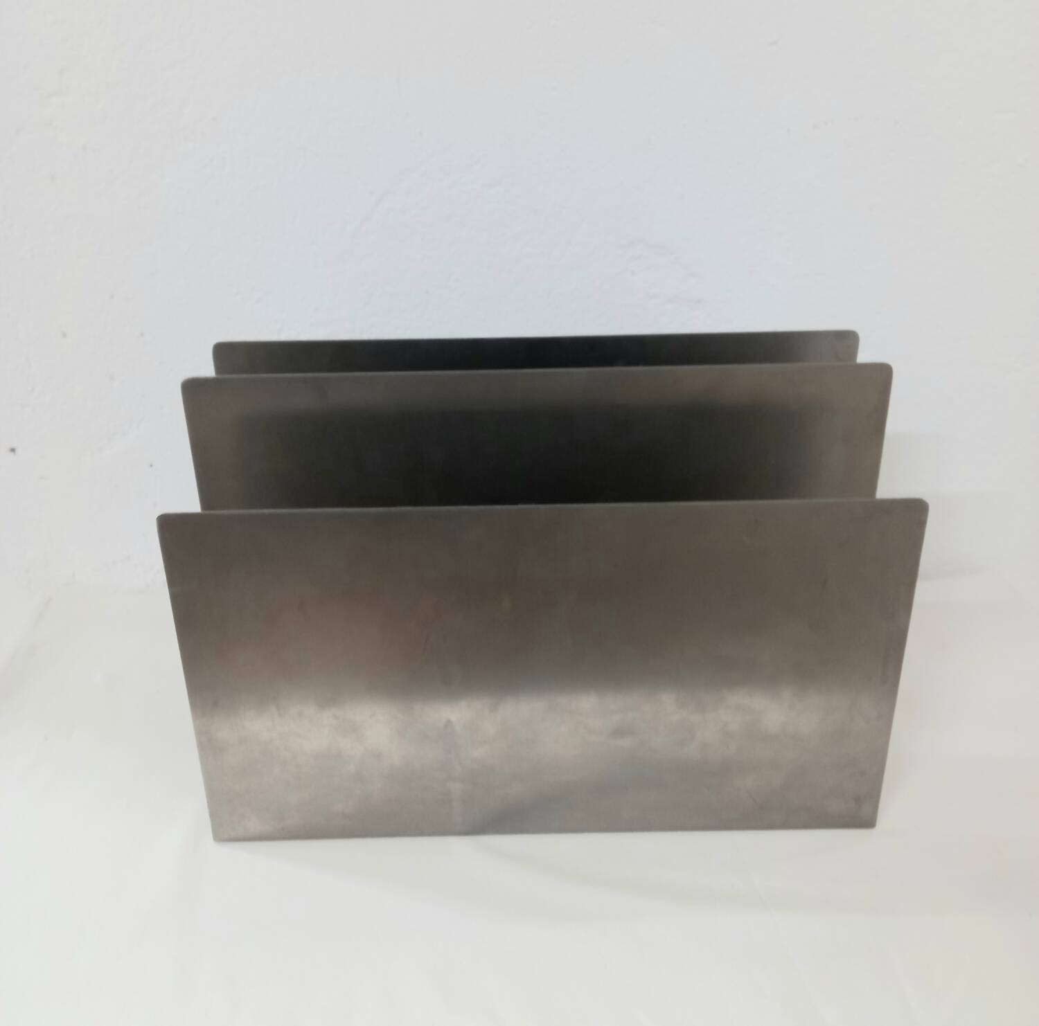 Magazine rack sculpture steel Robots Milano 80s