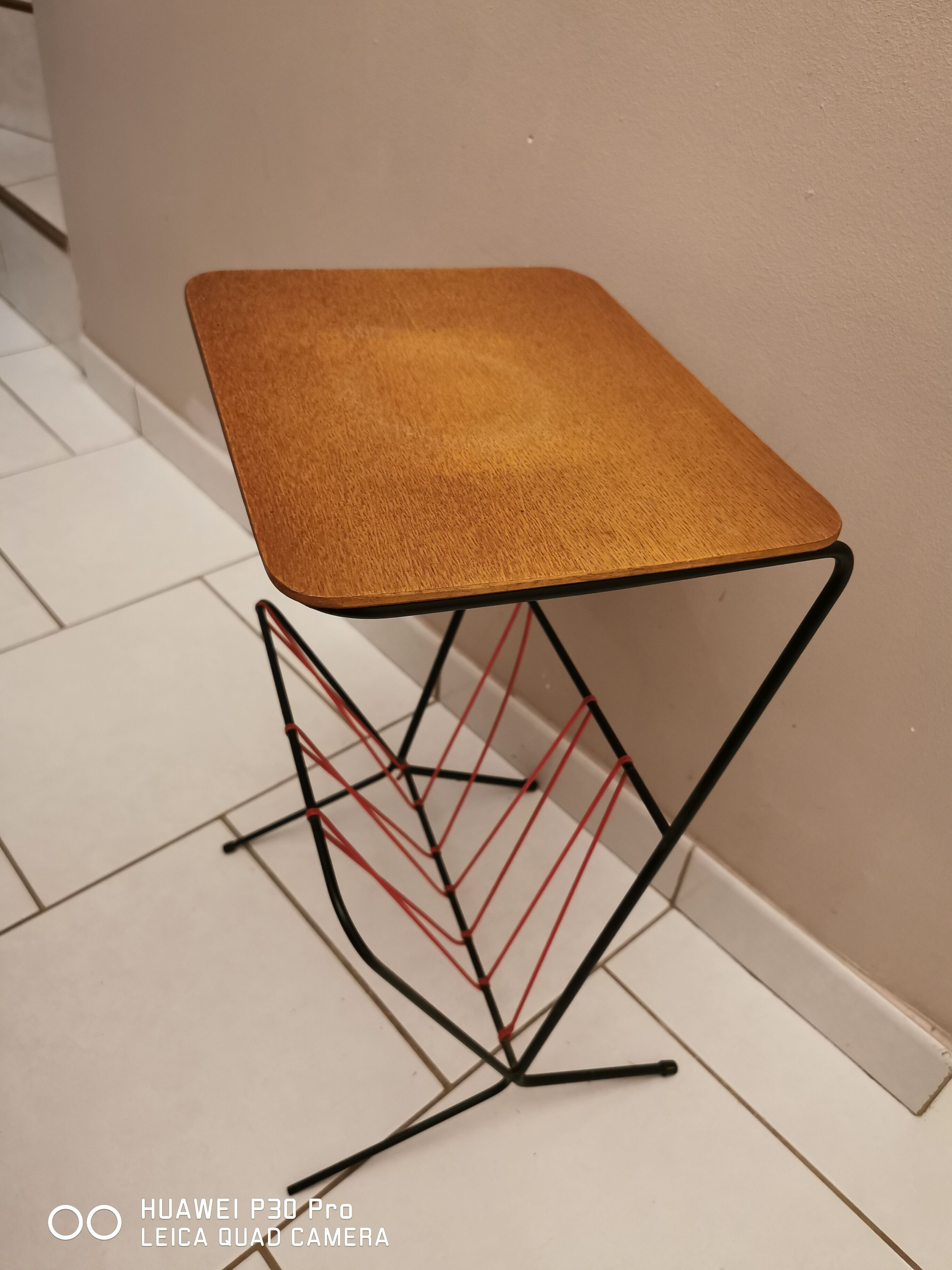 Scoubidou magazine door