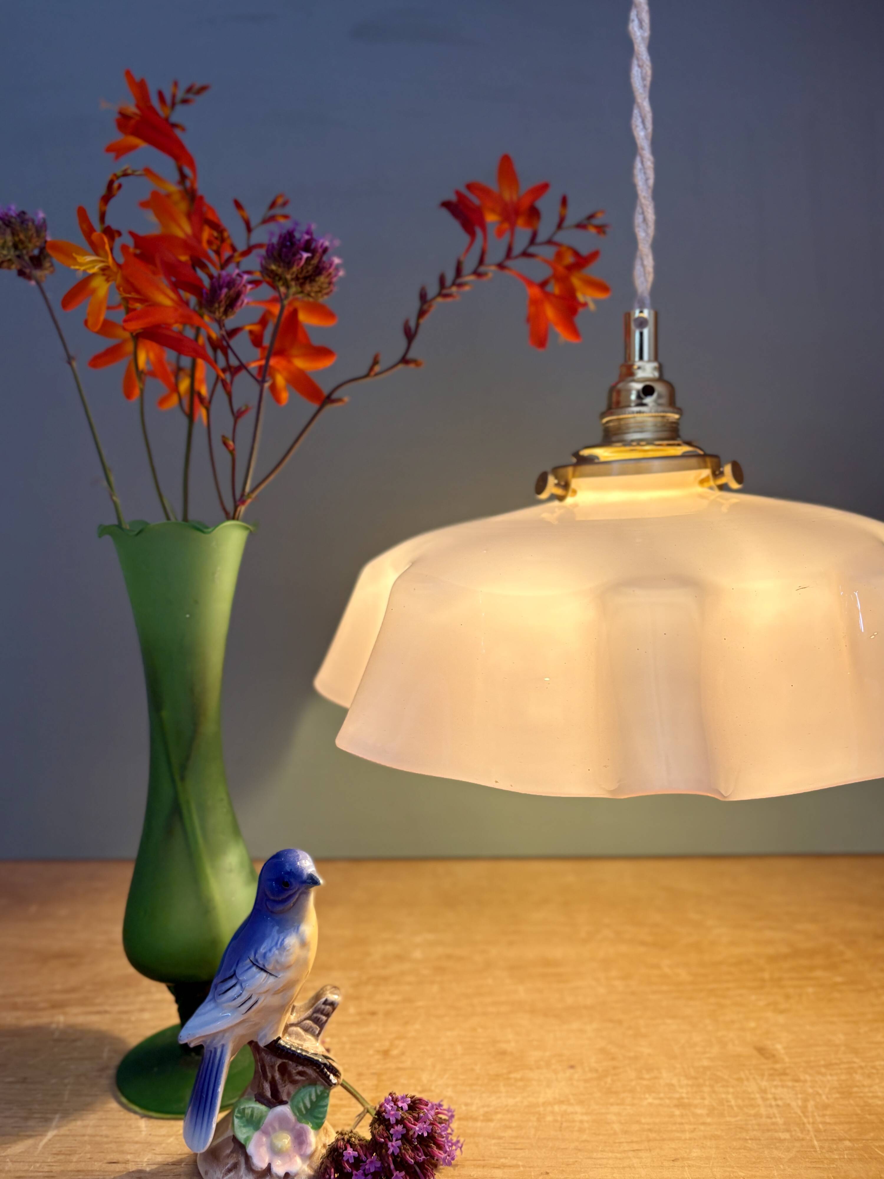 Vintage pendant light in pink opaline.