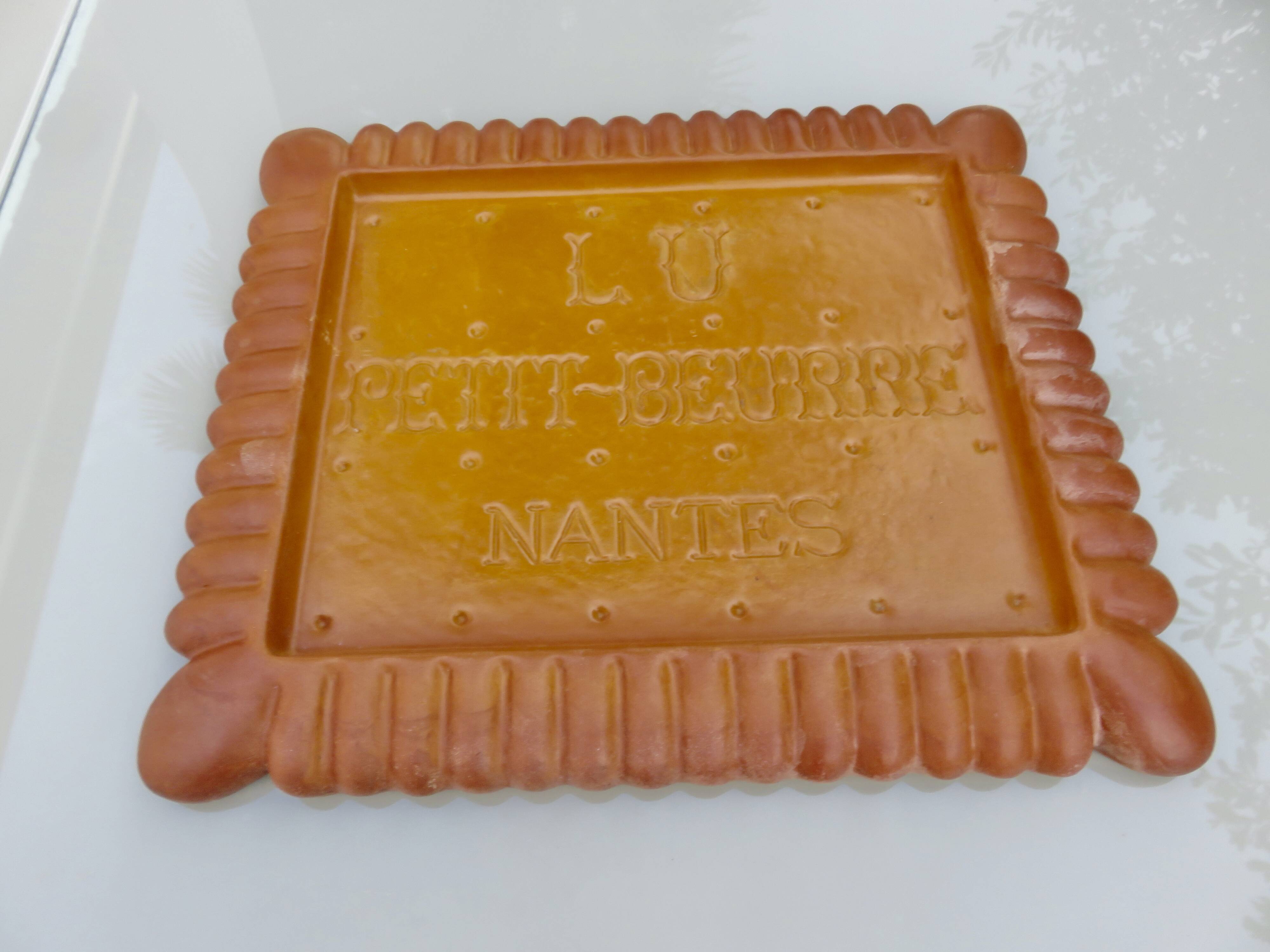 Decorative serving tray in resin, 1960s