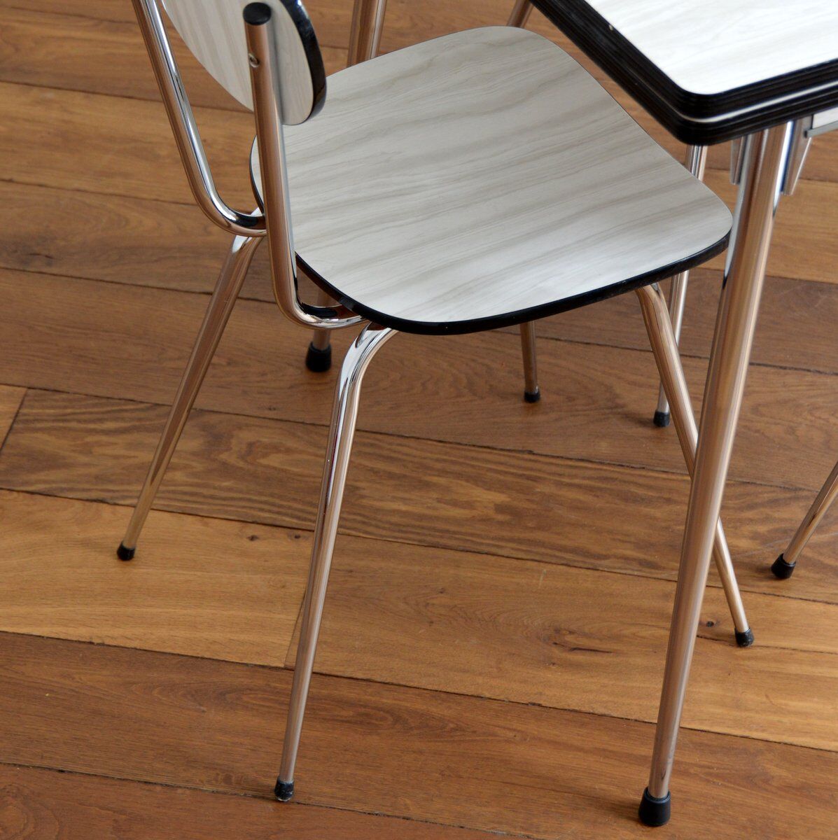 Table with extensions and chairs in formica 1950s