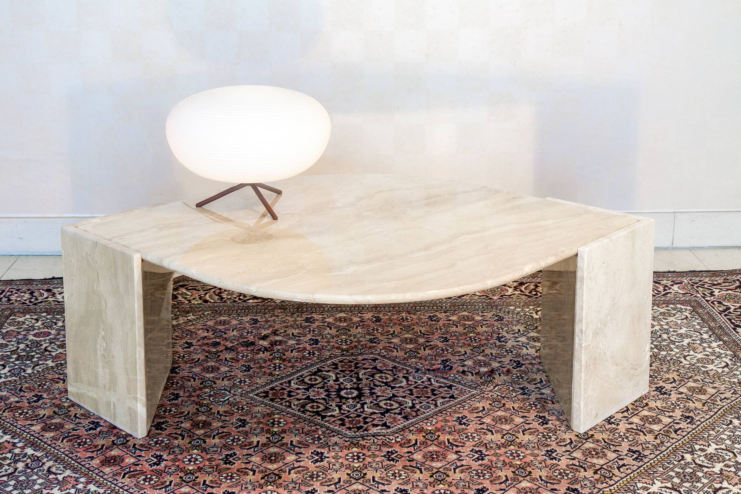 Table basse Roche Bobois forme œil en travertin 1970/80