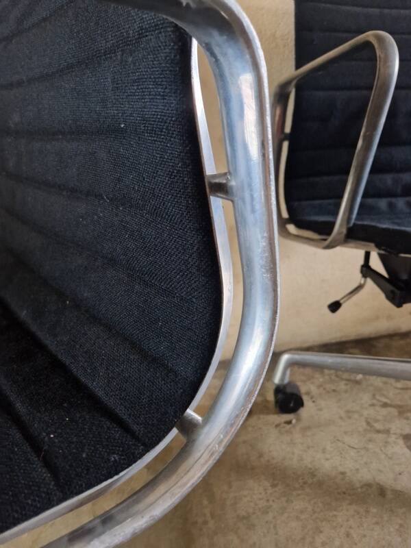Charles and Ray Eames - Pair of office chairs - model EA117 - Vitra