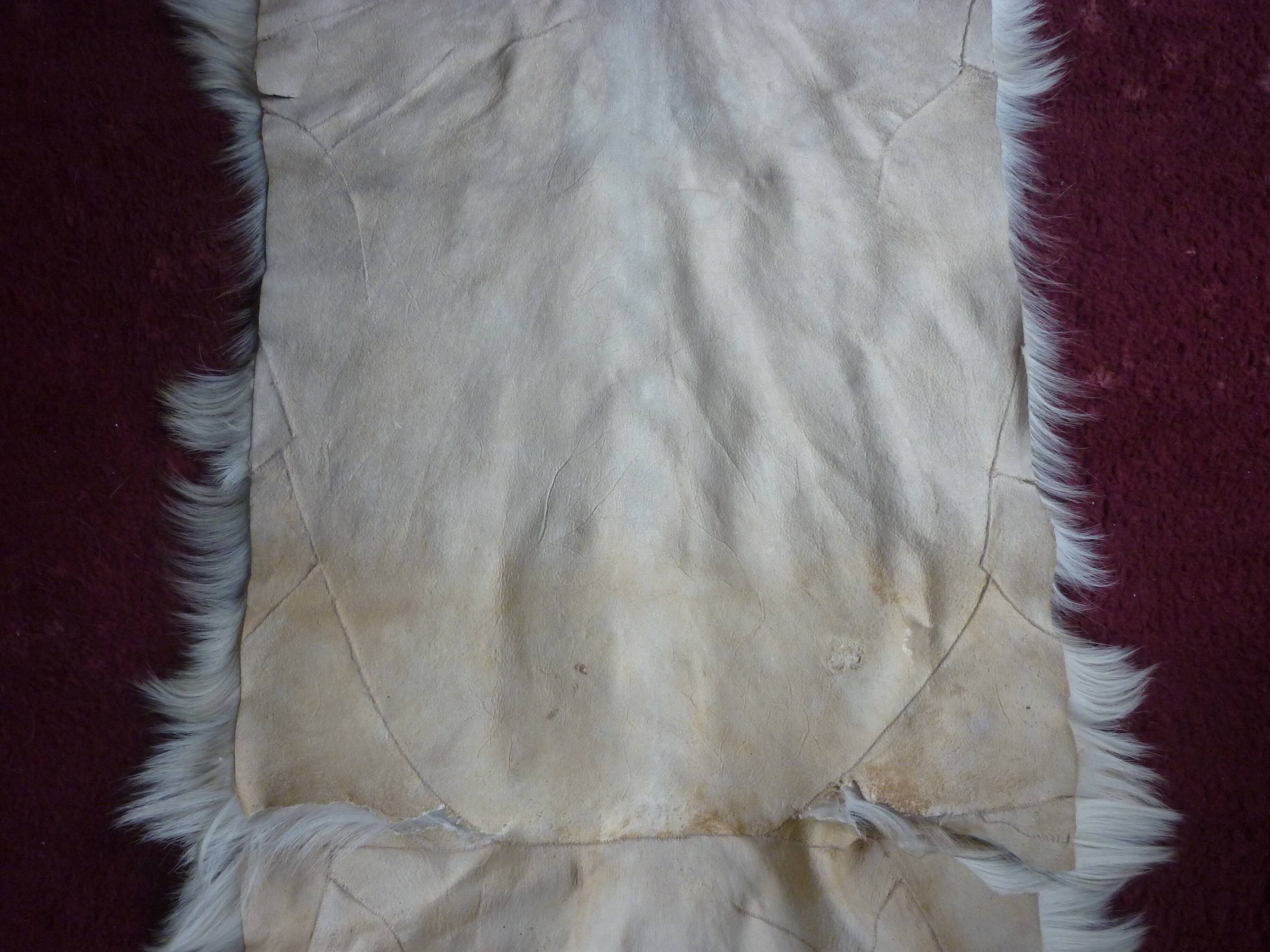 Skin of goat tannee white and beige 137x69cms