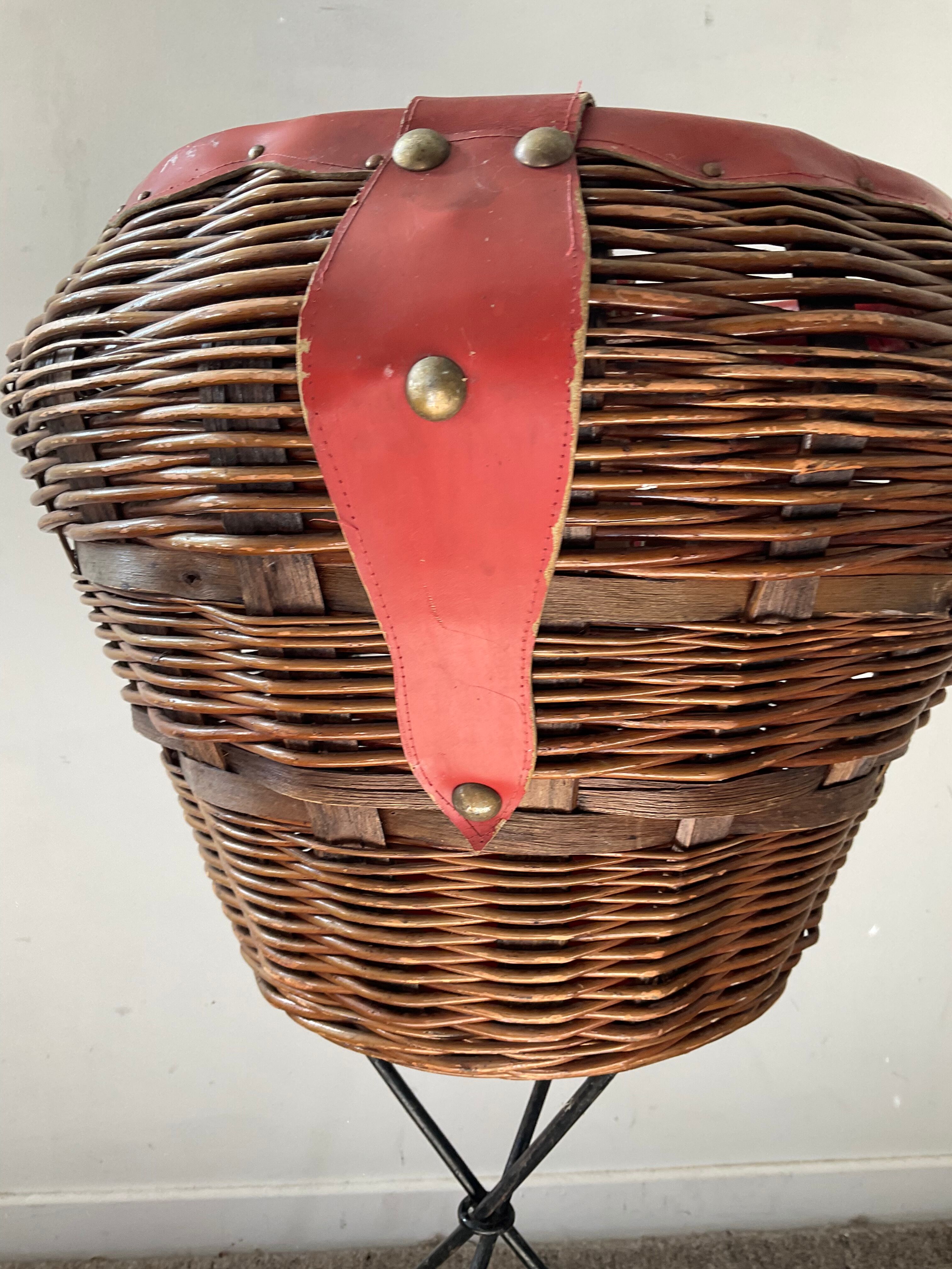 Vintage rattan basket on tripod foot 60s