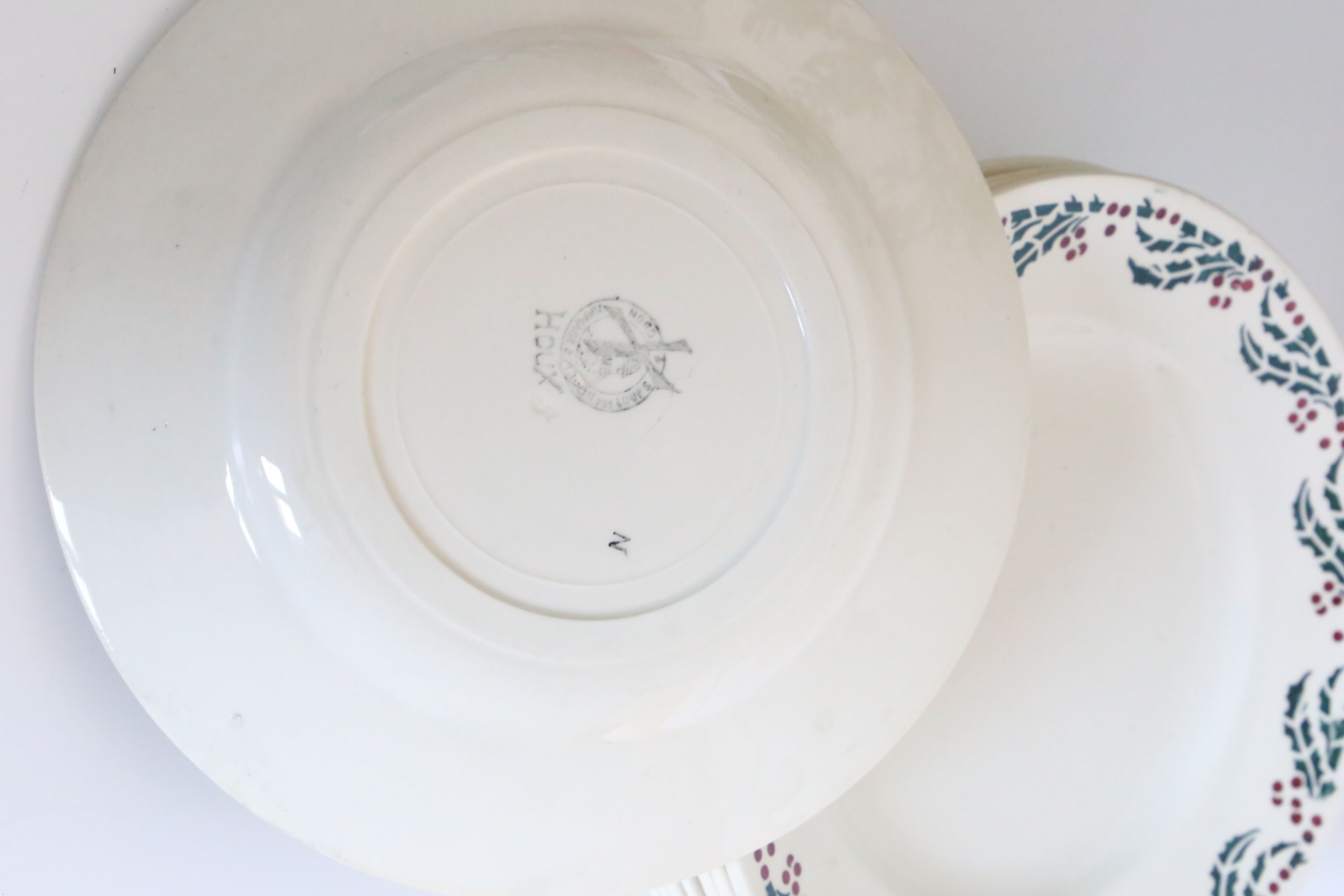 Set of 8 flat plates Moulin des Wolves, Holly motif