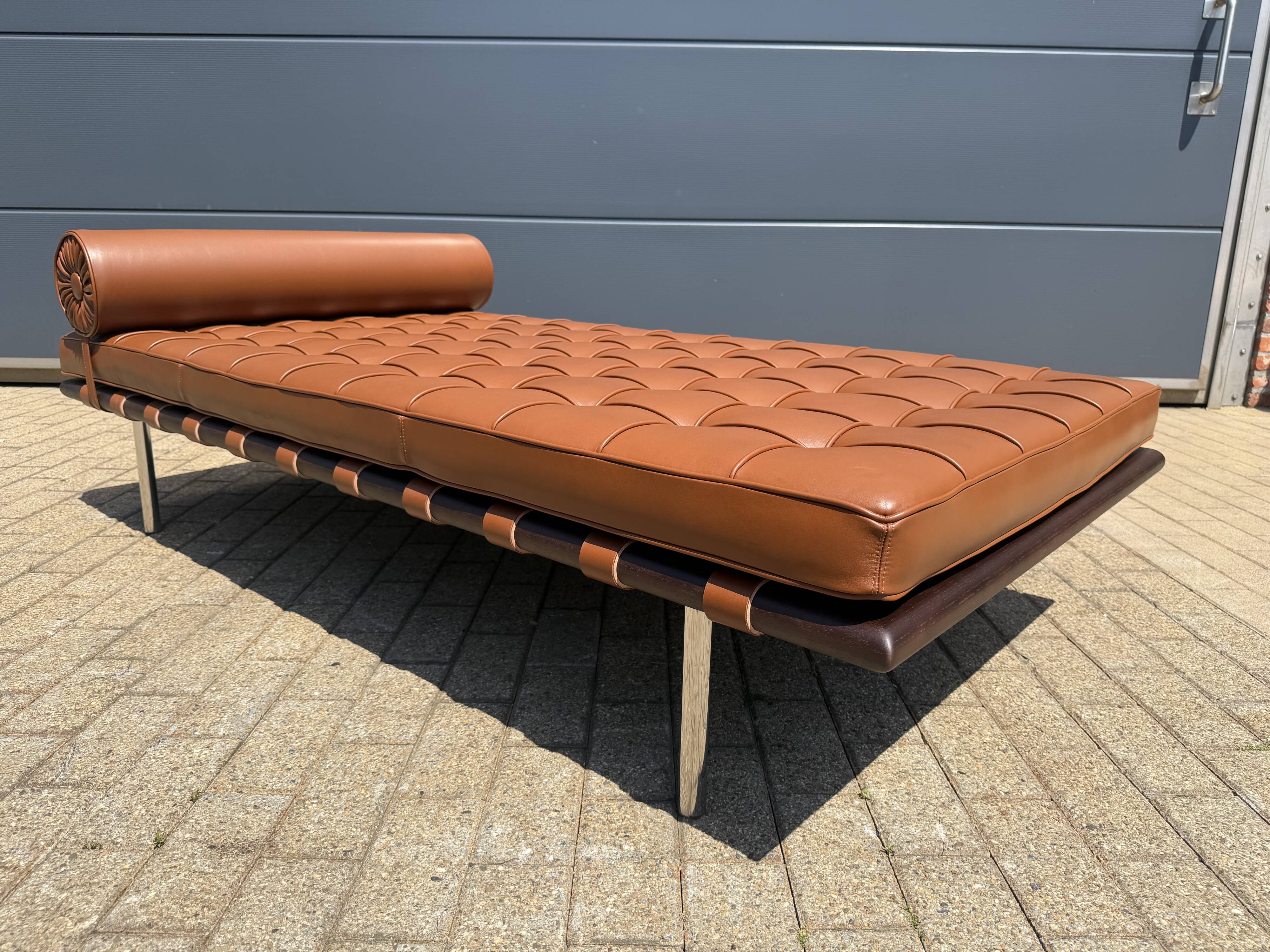 Knoll barcelona daybed mies van der rohe in cognac venezia leather, as new