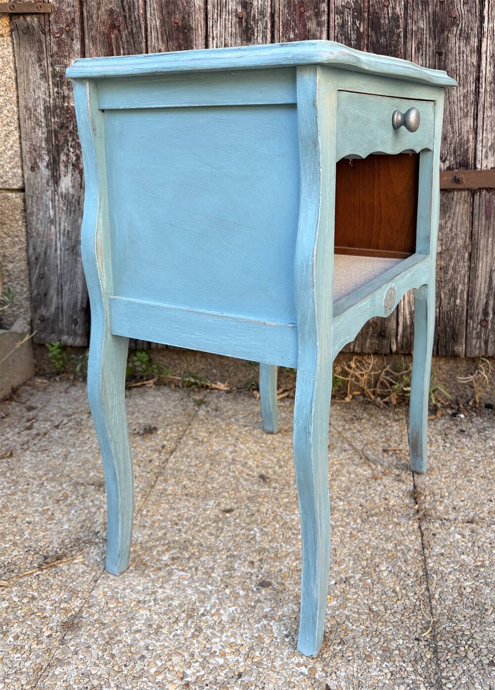 Pair of patinated lagoon blue bedside tables, early 20th century, with curved legs.