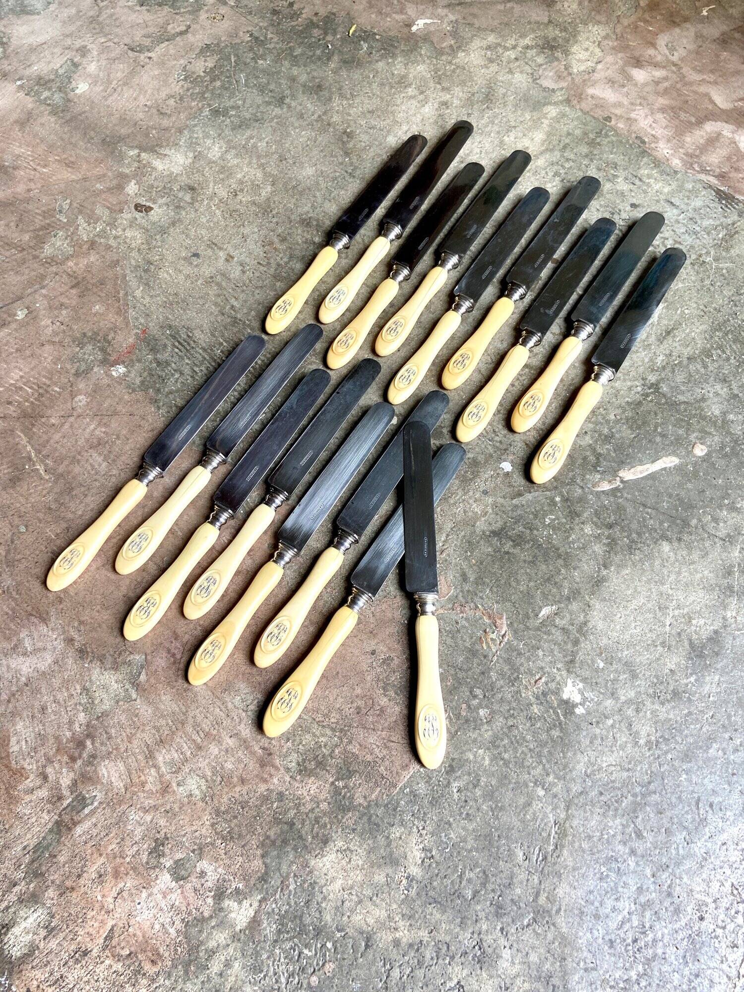 17 knives in steel, silver and monogrammed bone JE, late nineteenth century