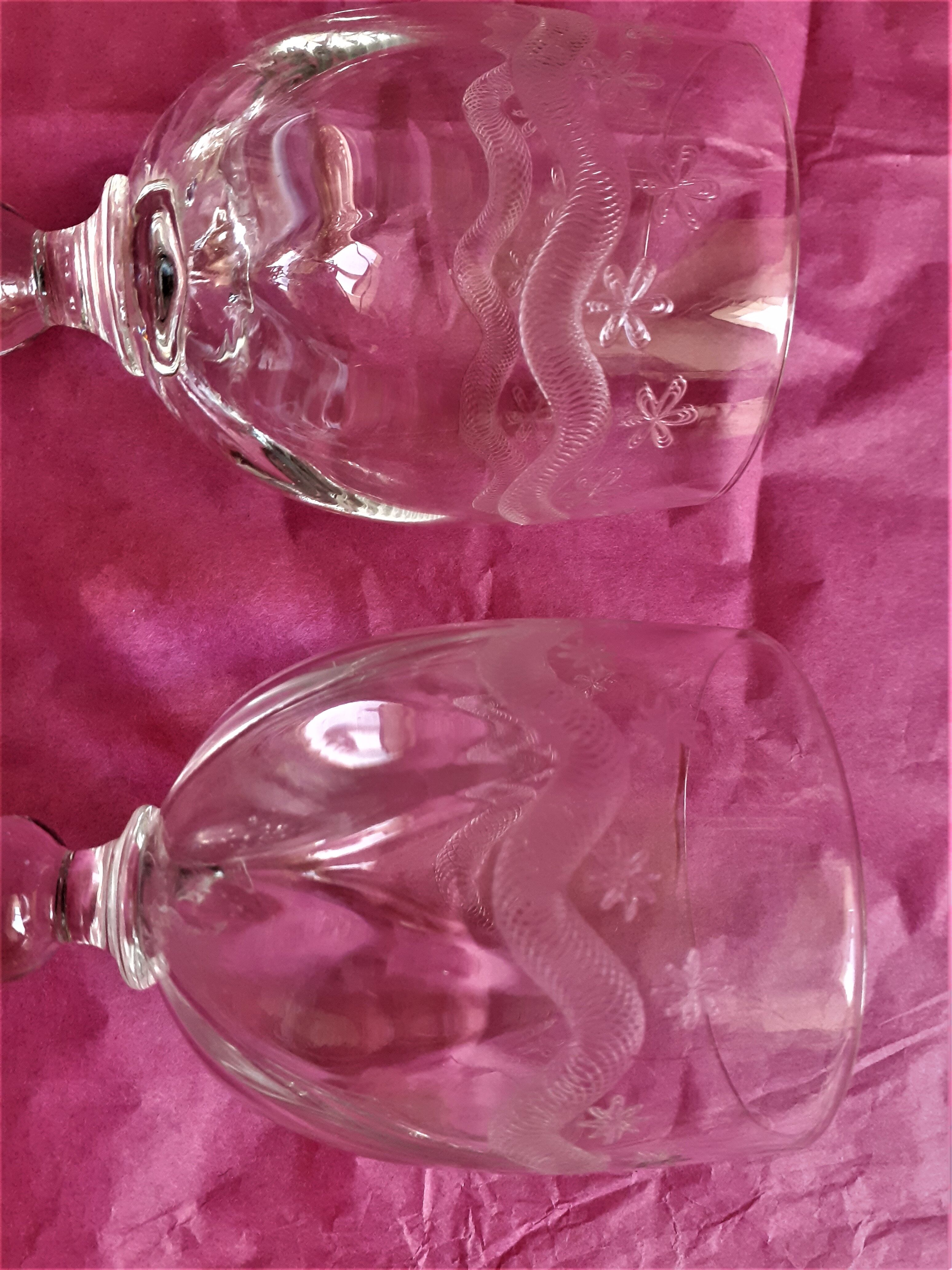 2 Glasses on foot old frieze garland and flowers decoration emma
