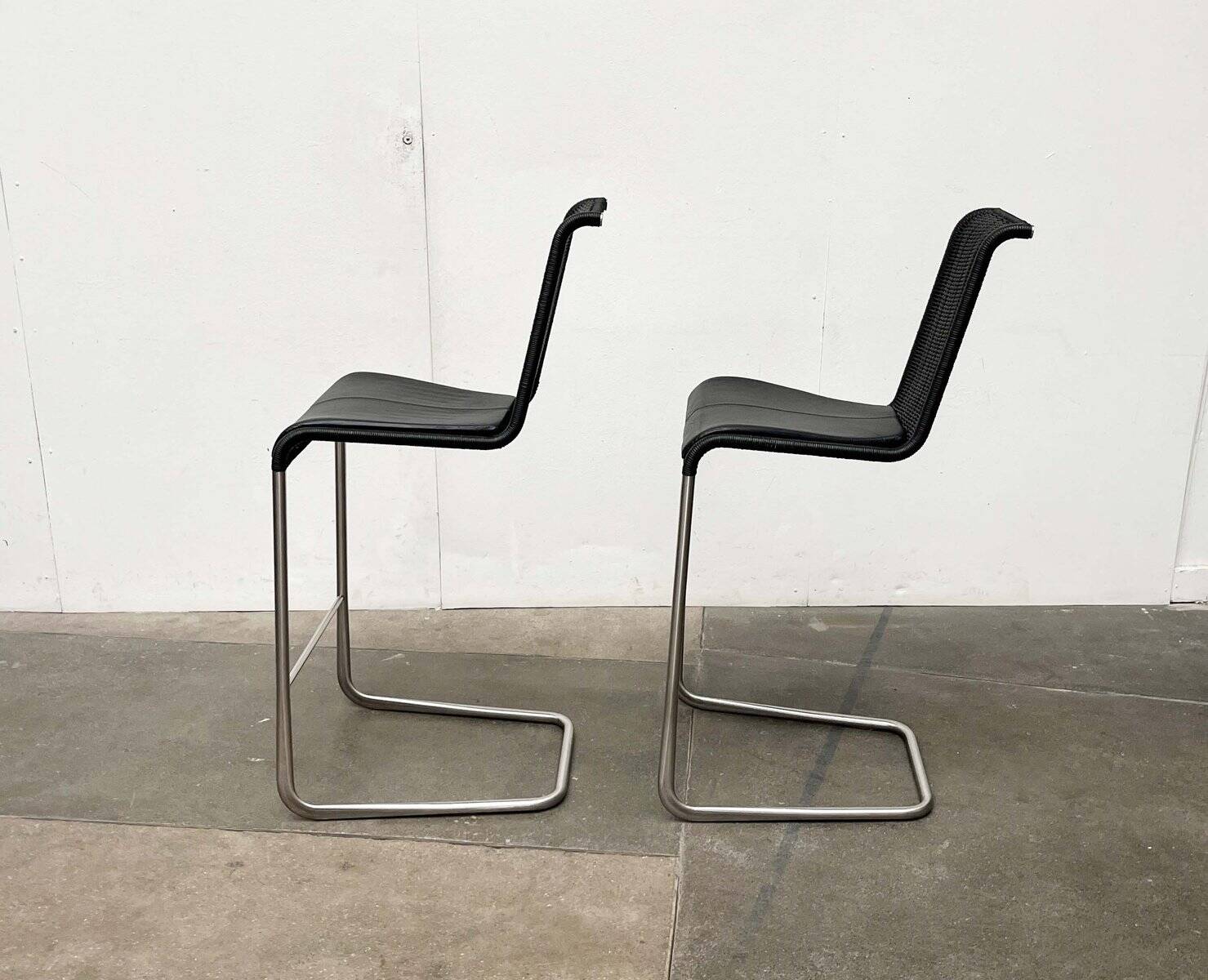 Tabourets de bar cantilever allemands vintage B30 avec coussins en cuir de Tecta et Jean Prouvé, lot de 2