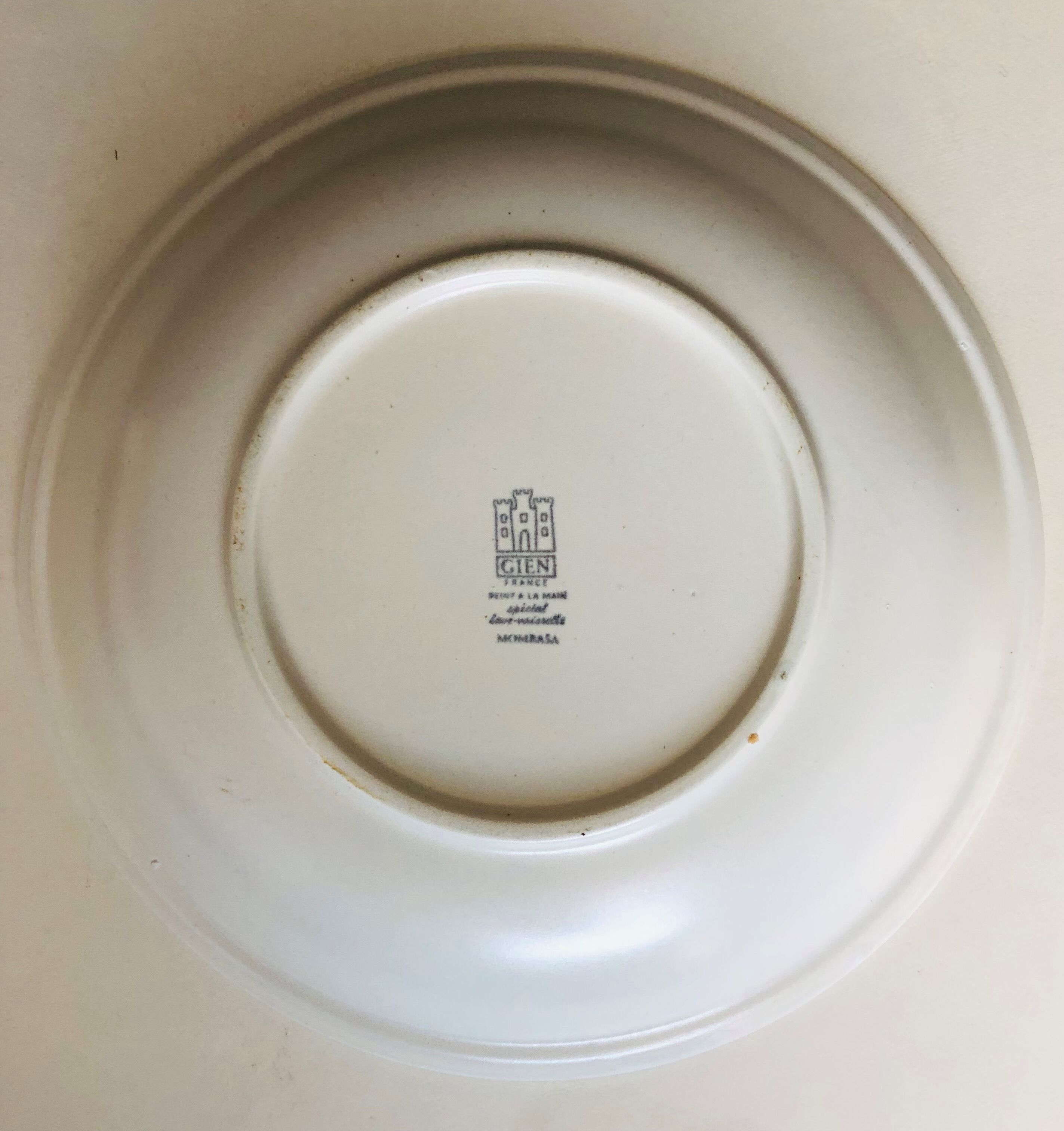 Large dish in Gien earthenware