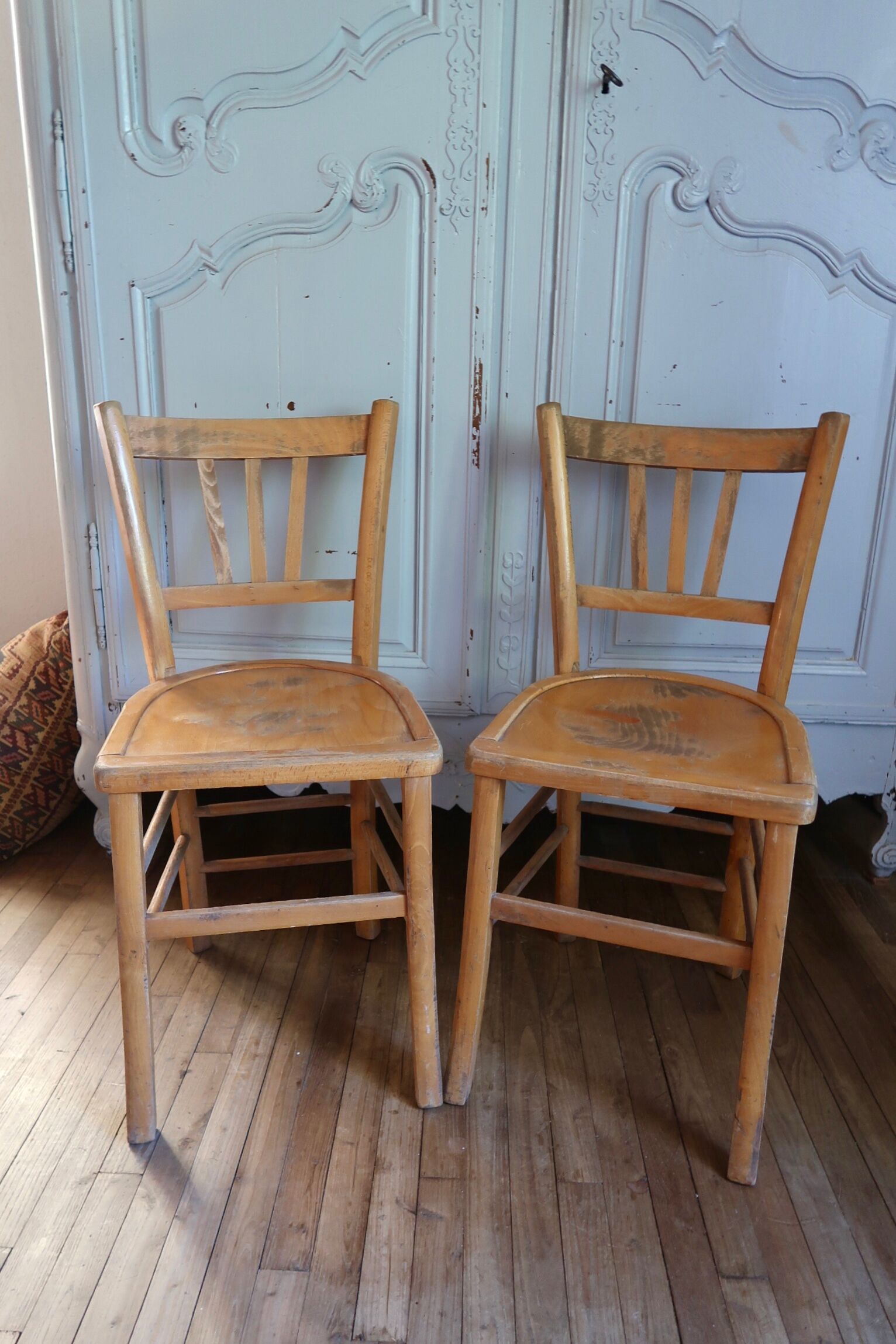 Lot de 2 chaises bistrot en bois