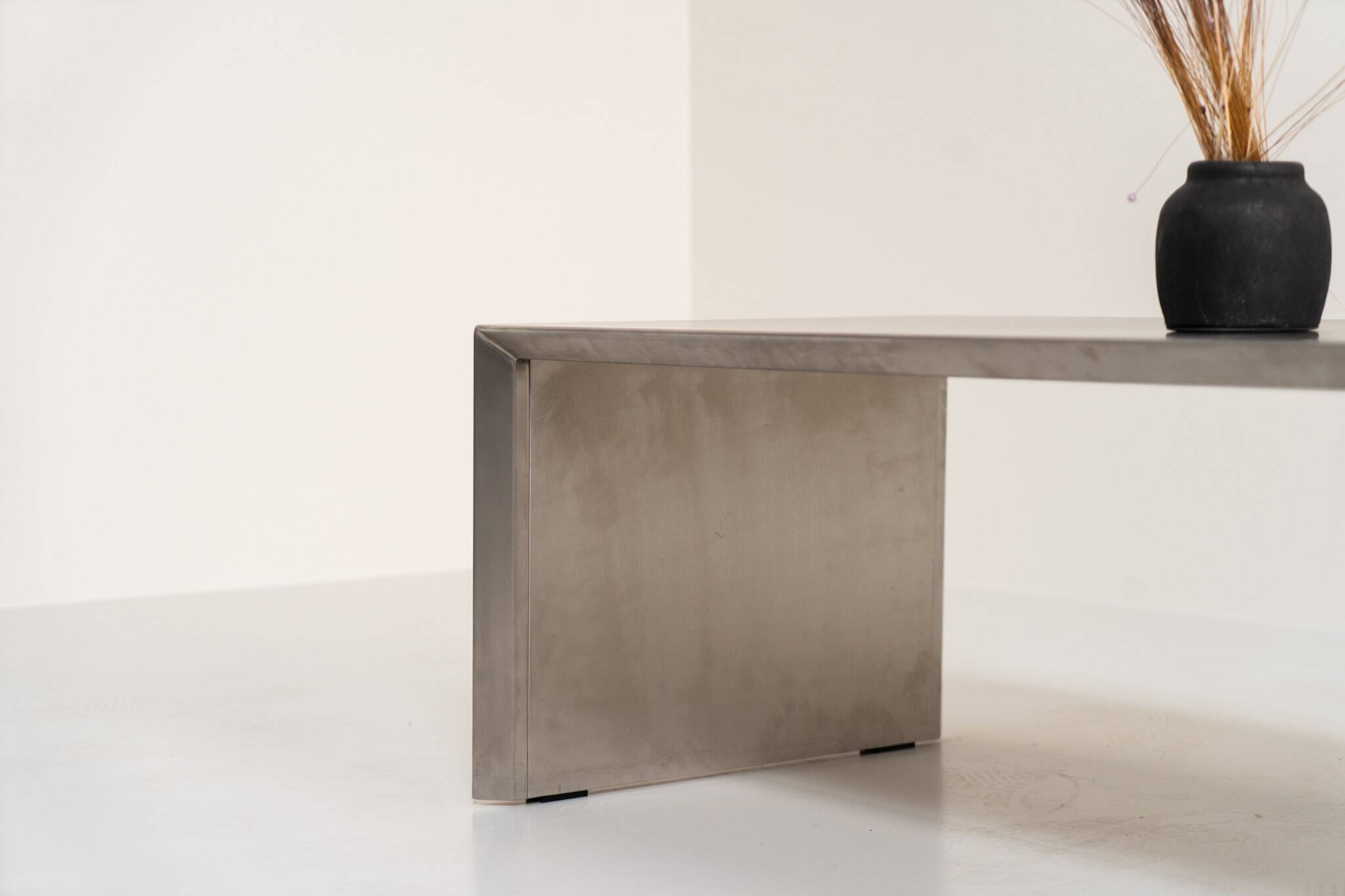Table basse en acier inoxydable brossé
