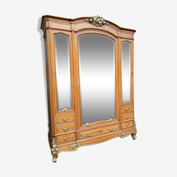 Armoire de style Art Nouveau.