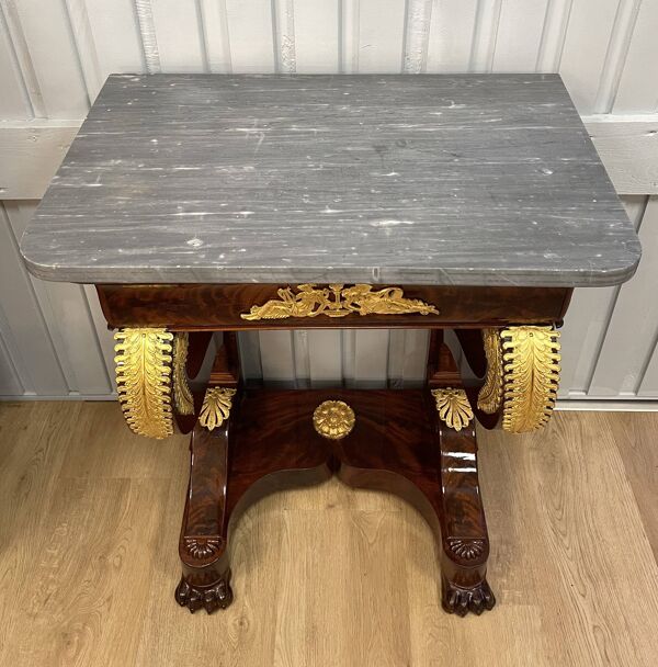 Petite console en acajou de style Restauration