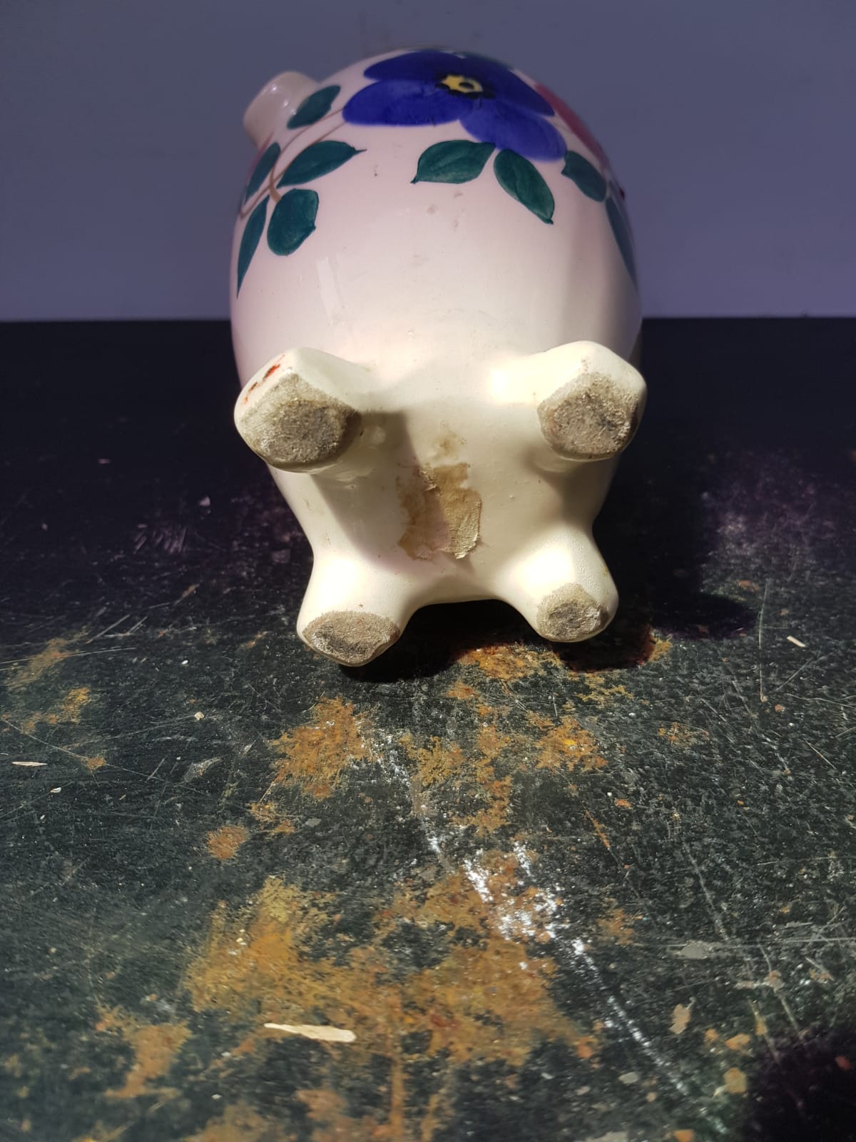 Old white ceramic cove vase & flower décor