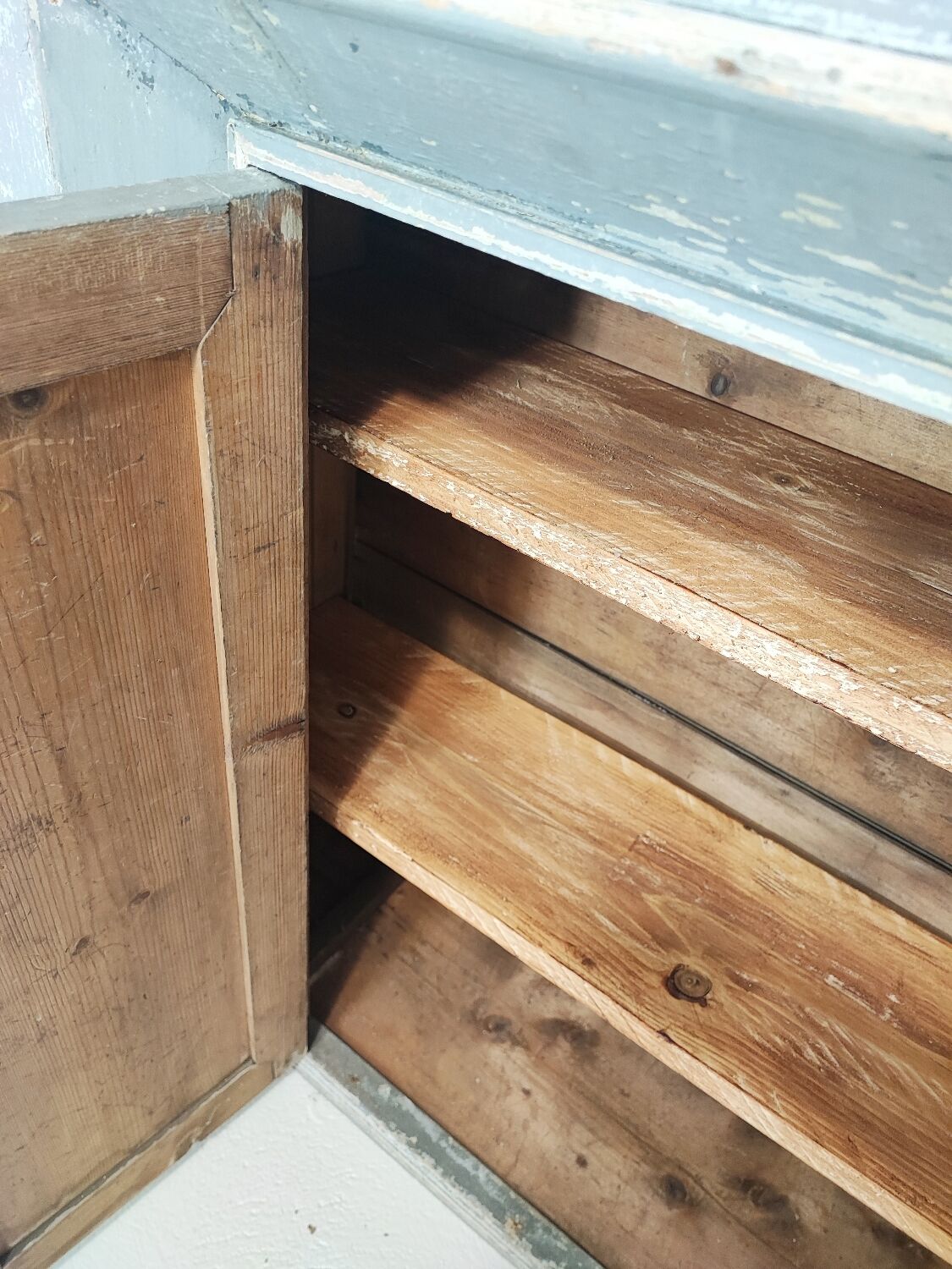 Storage cabinet