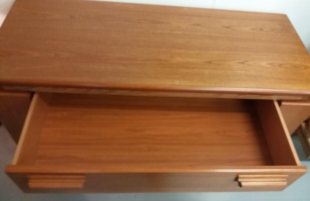Oak-plated dresser 1980