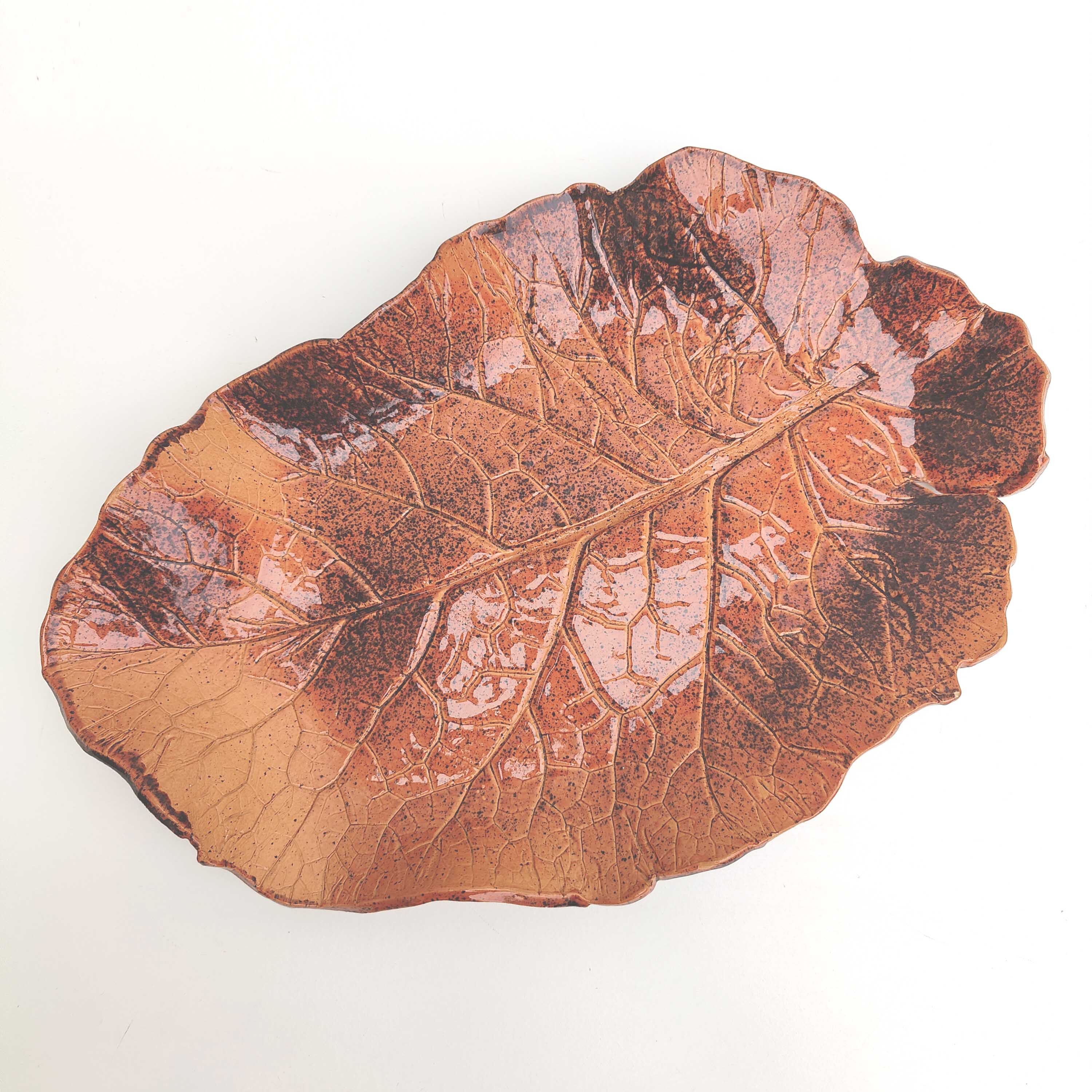 Fruit dish or cup shaped leaf terracotta