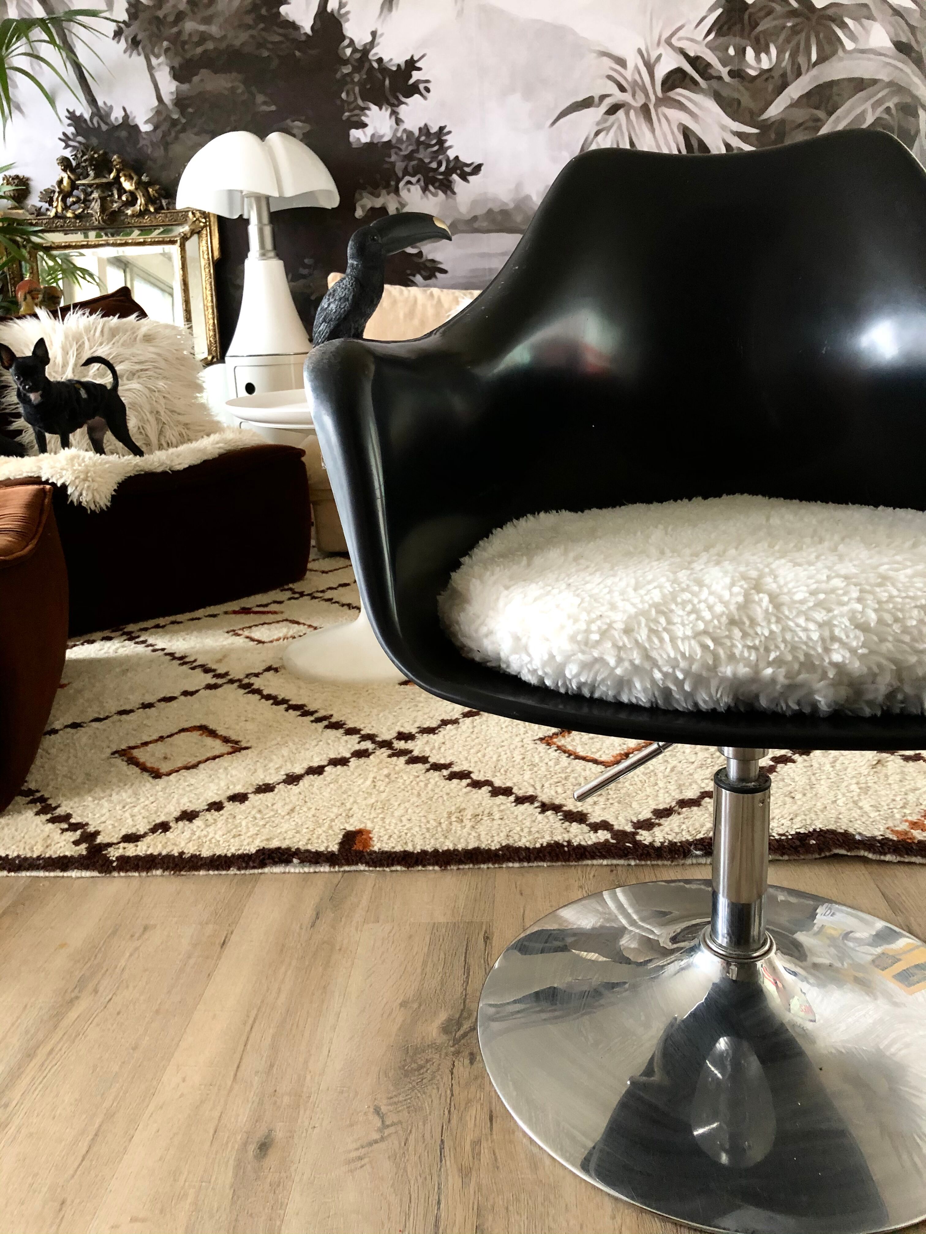 Vintage chair foot tulip