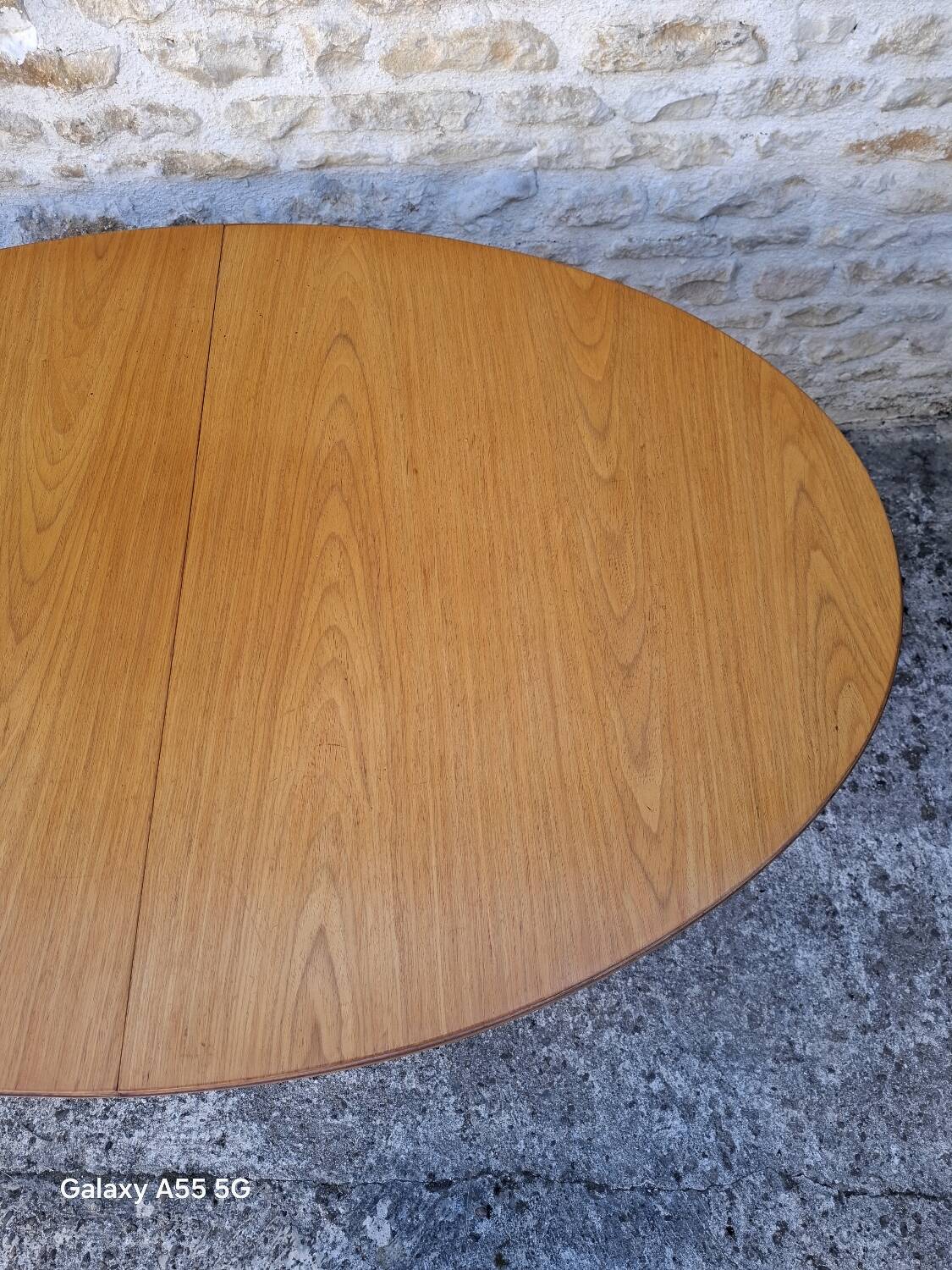 Baumann oval table