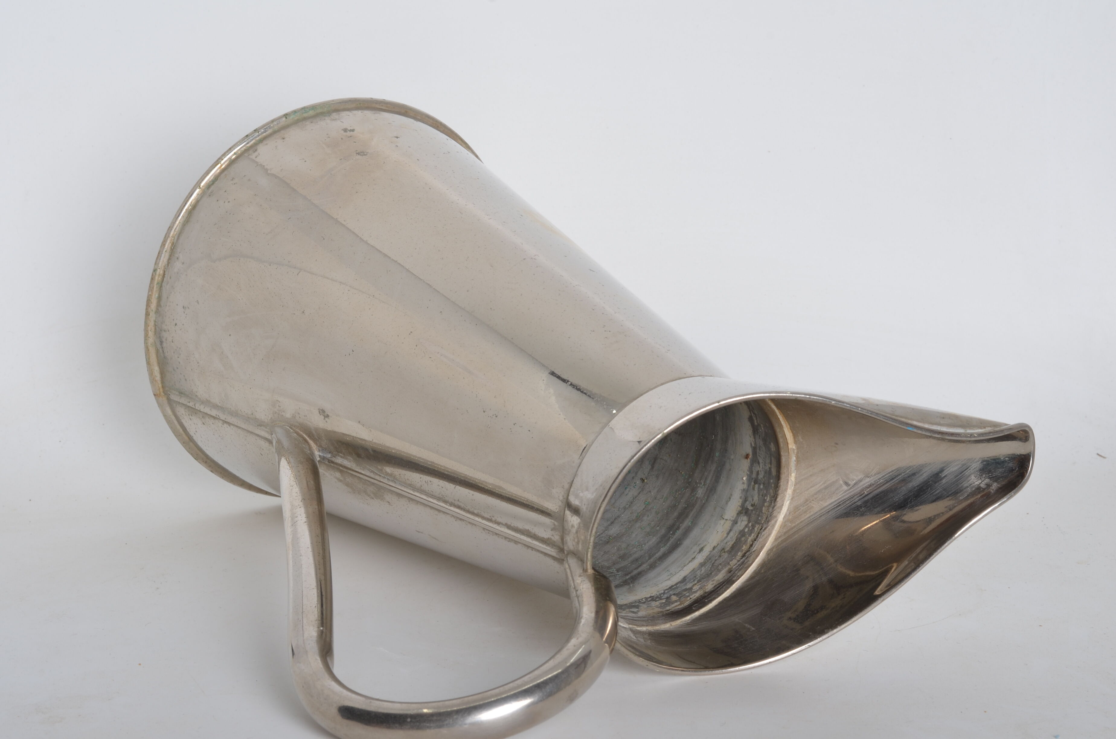 Nickel-plated copper broc