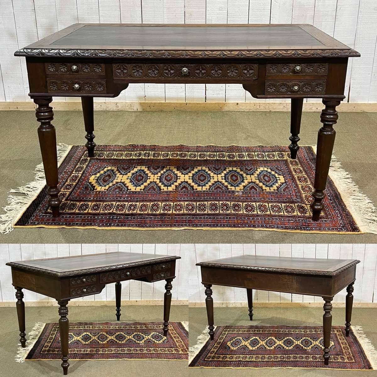 Breton desk in chestnut wood from the early 20th century.