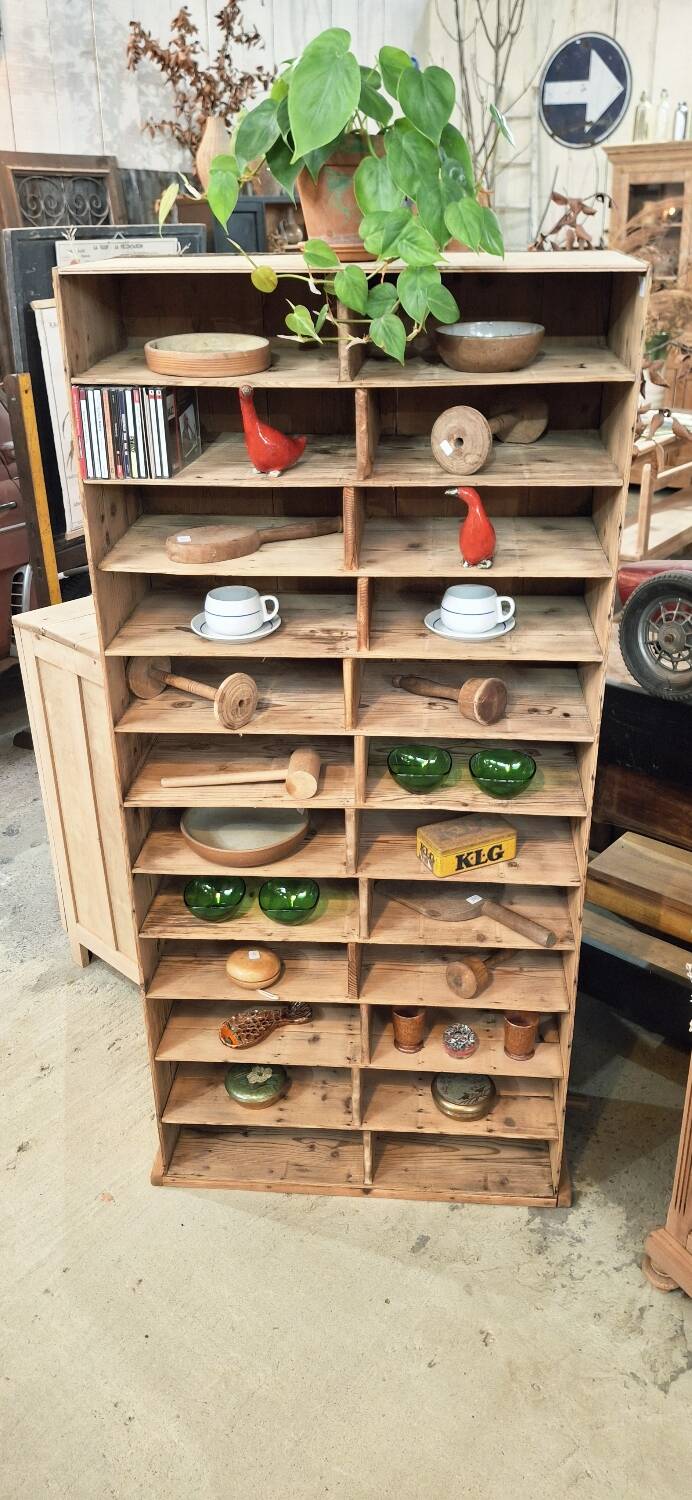 Meuble d'atelier à casiers