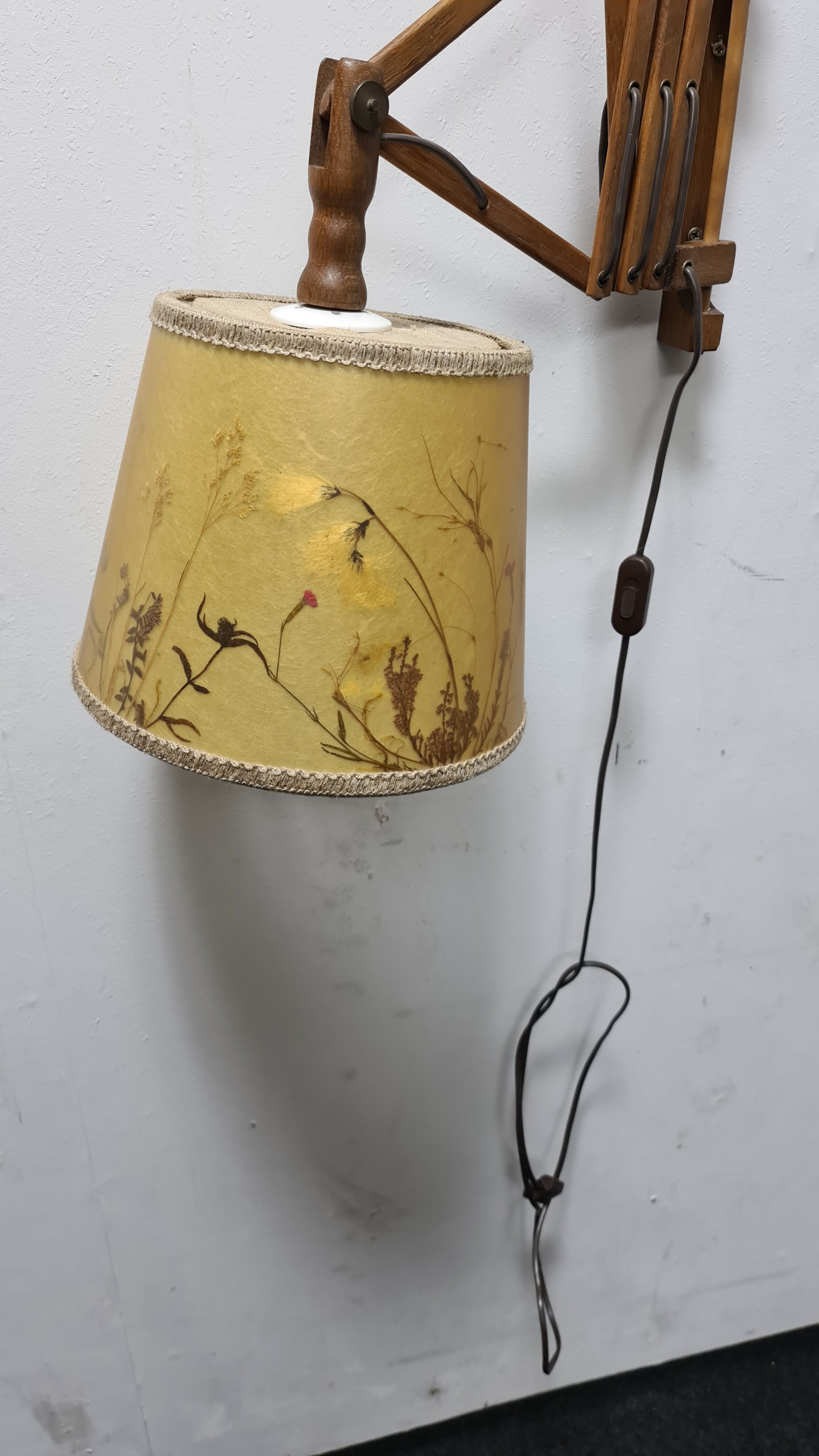 Vintage scissor lamp
