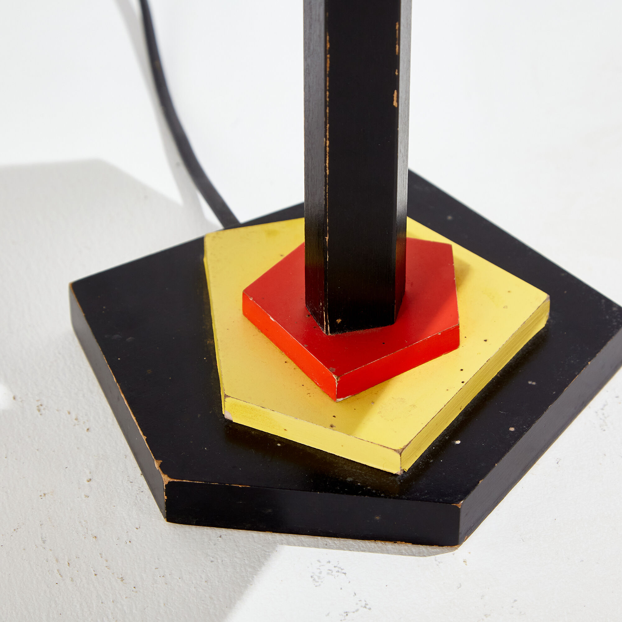 Geometric wooden table lamp