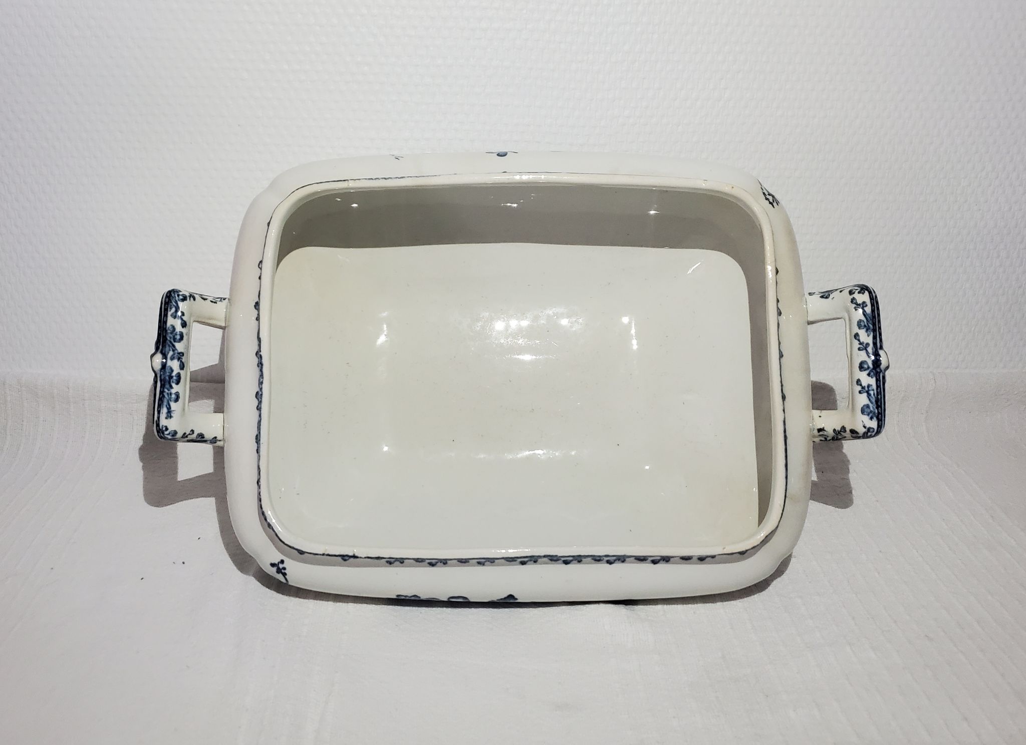 Soup-tureen of the earthenware factory of Pexonne