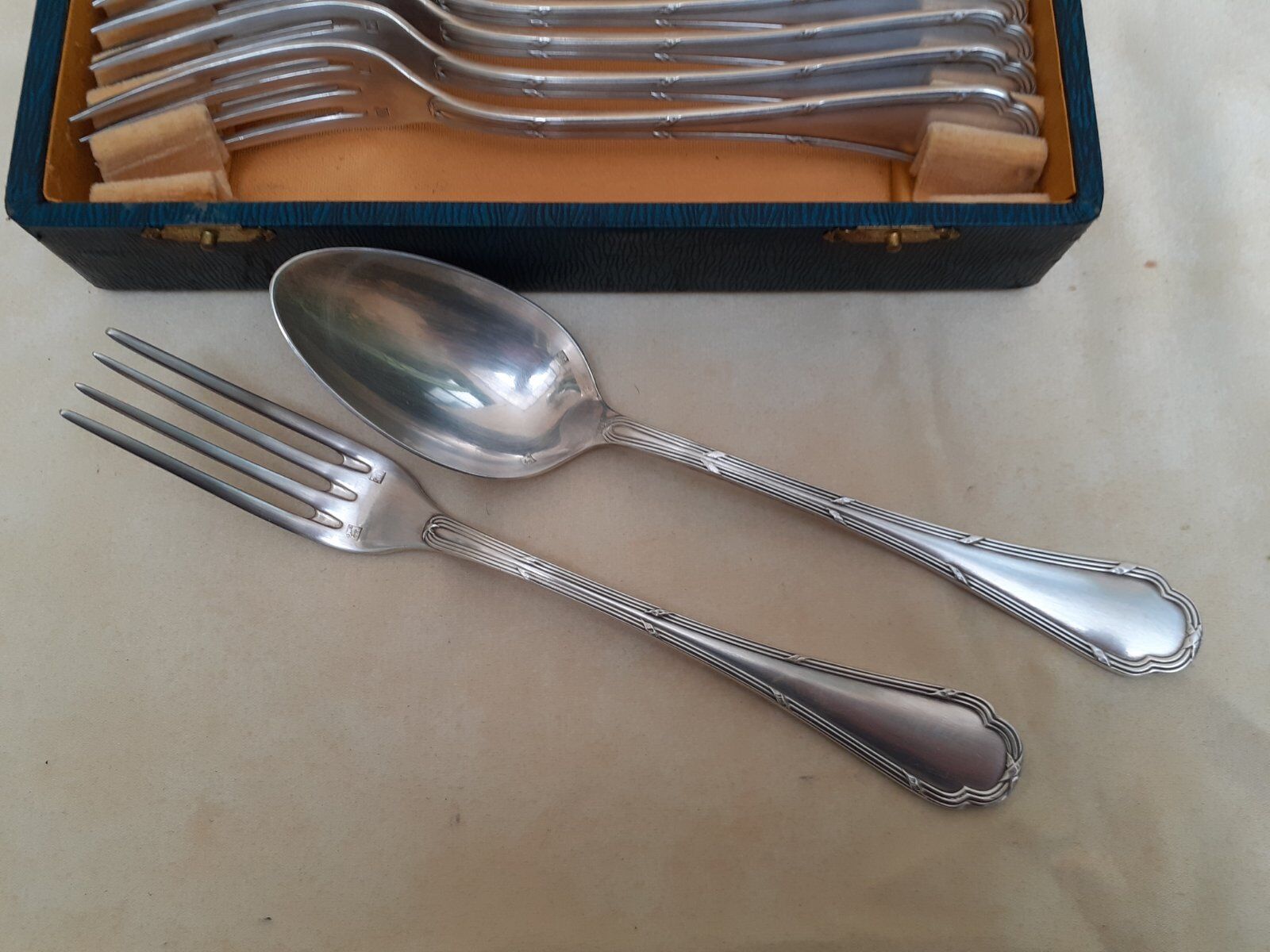 Housewife 12 forks and 12 tablespoons in silver metal
