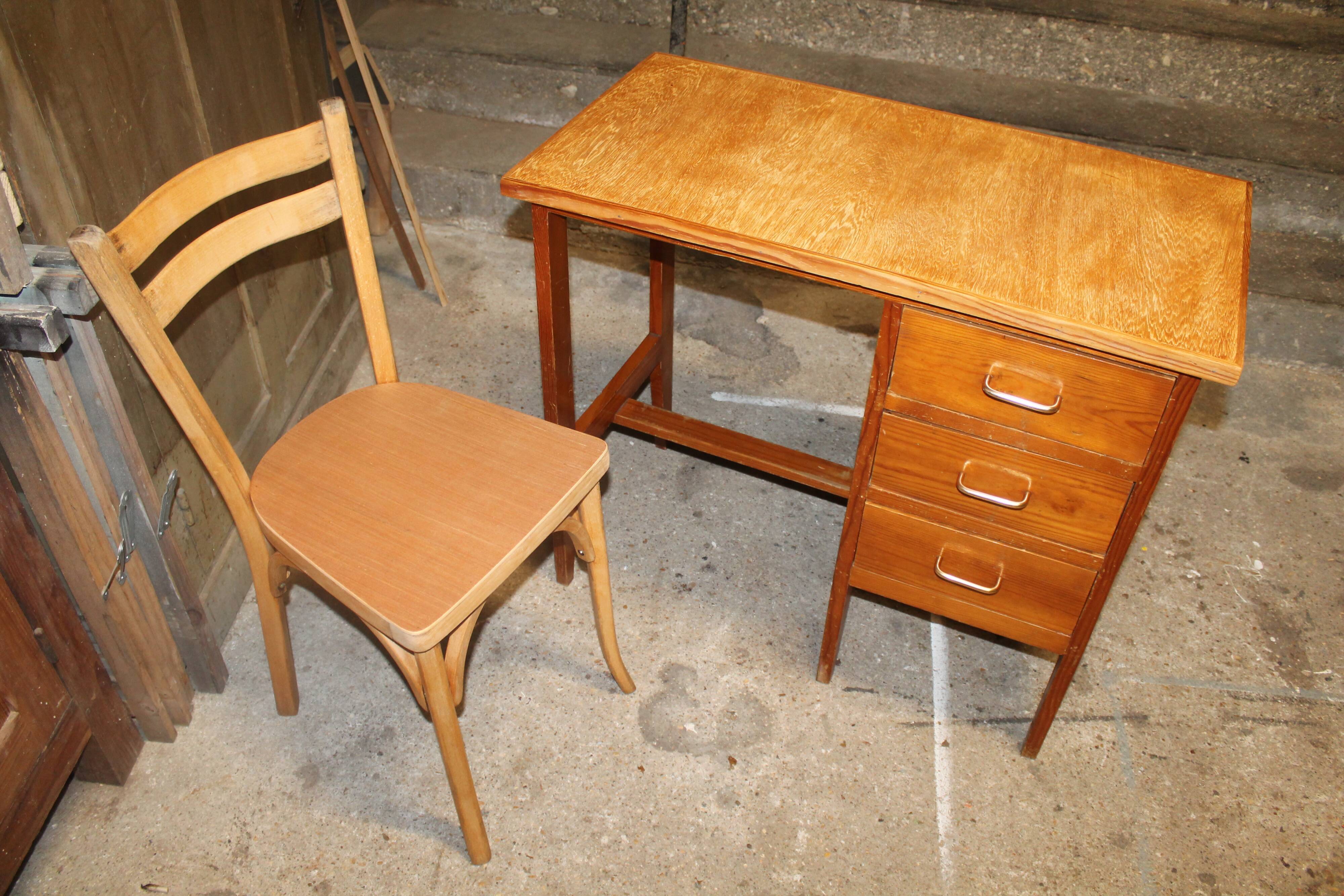 Desk and its baumann chair