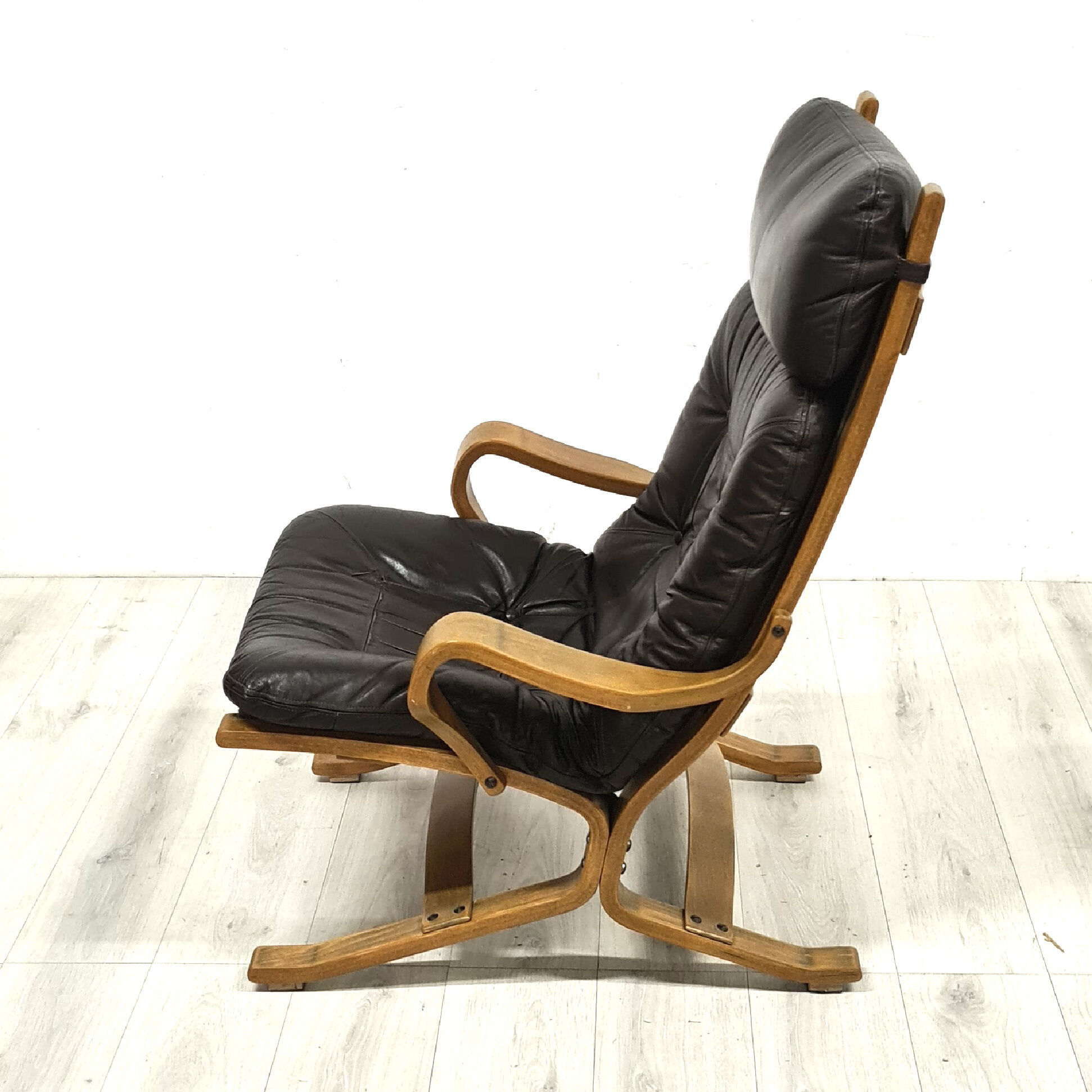 Scandinavian mid century lounge chair bentwood and leather, 1960s