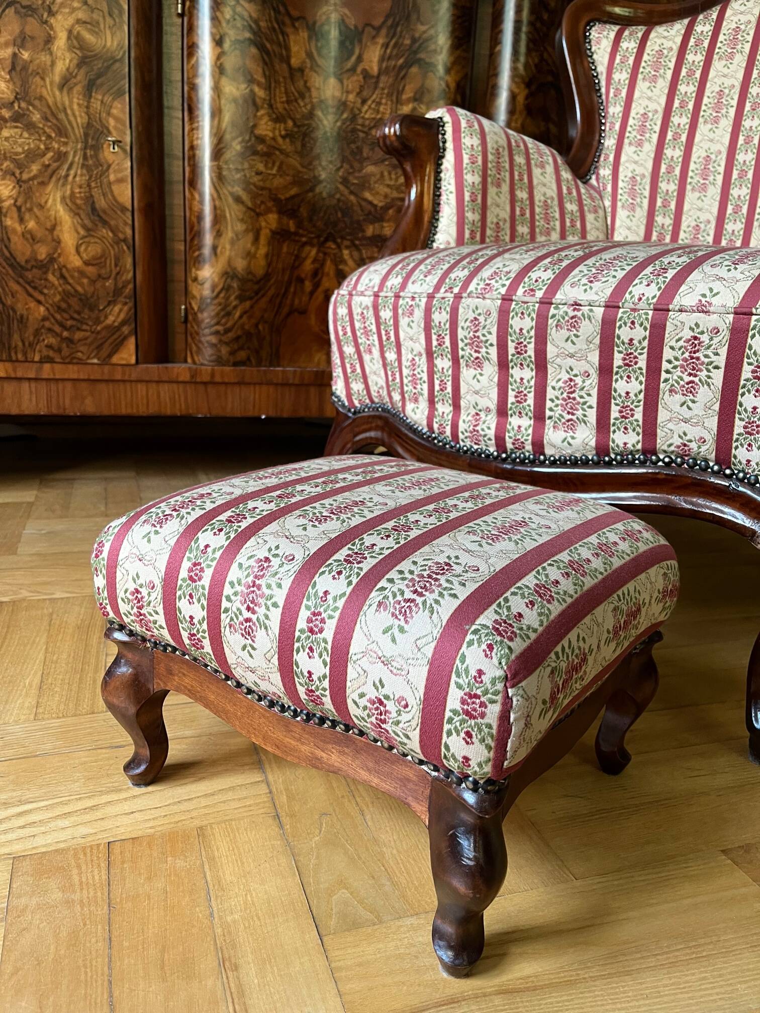Louis Philippe style armchair with footrest from the 19th century.