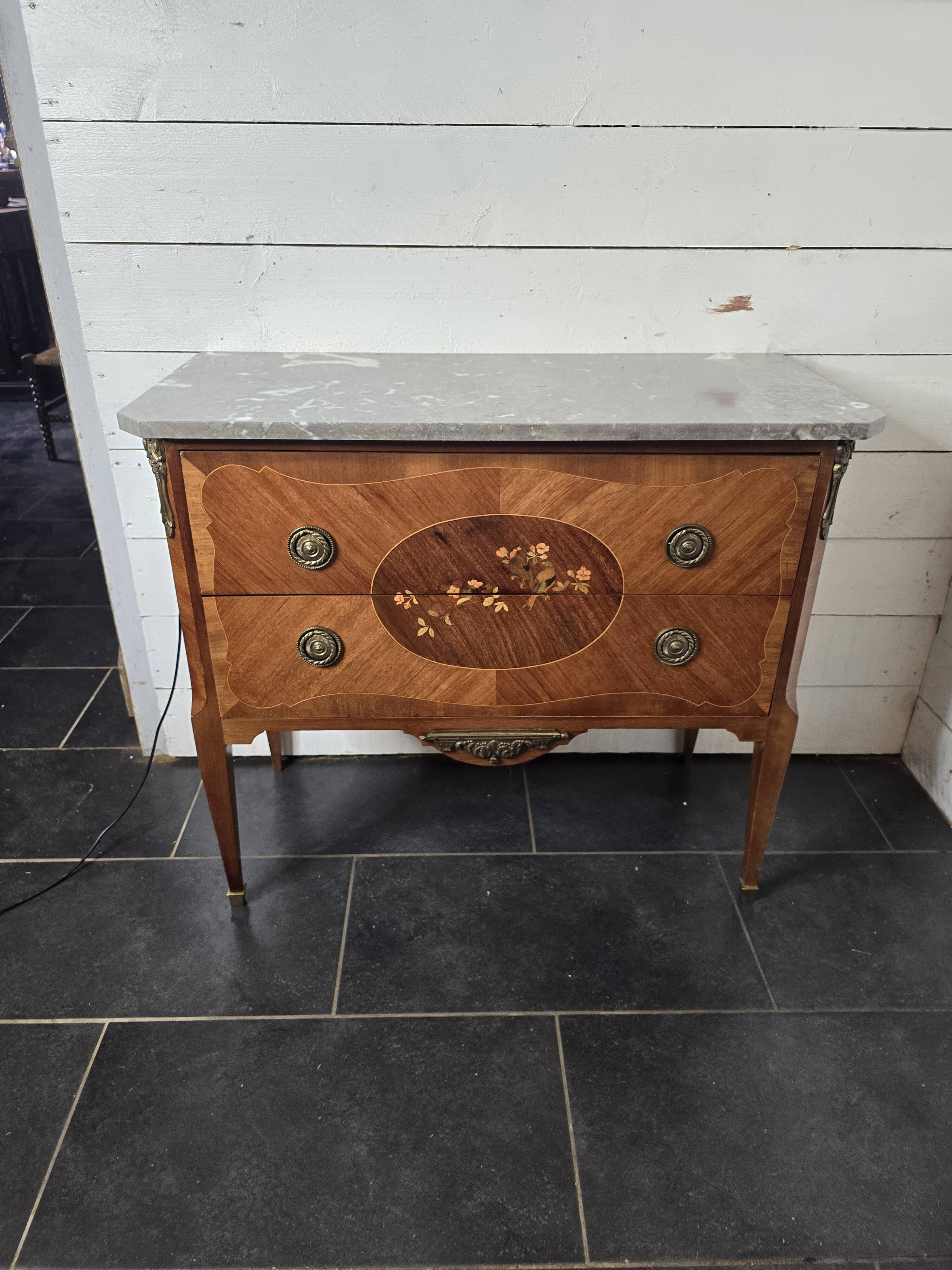 Commode en marqueterie milieu XXème