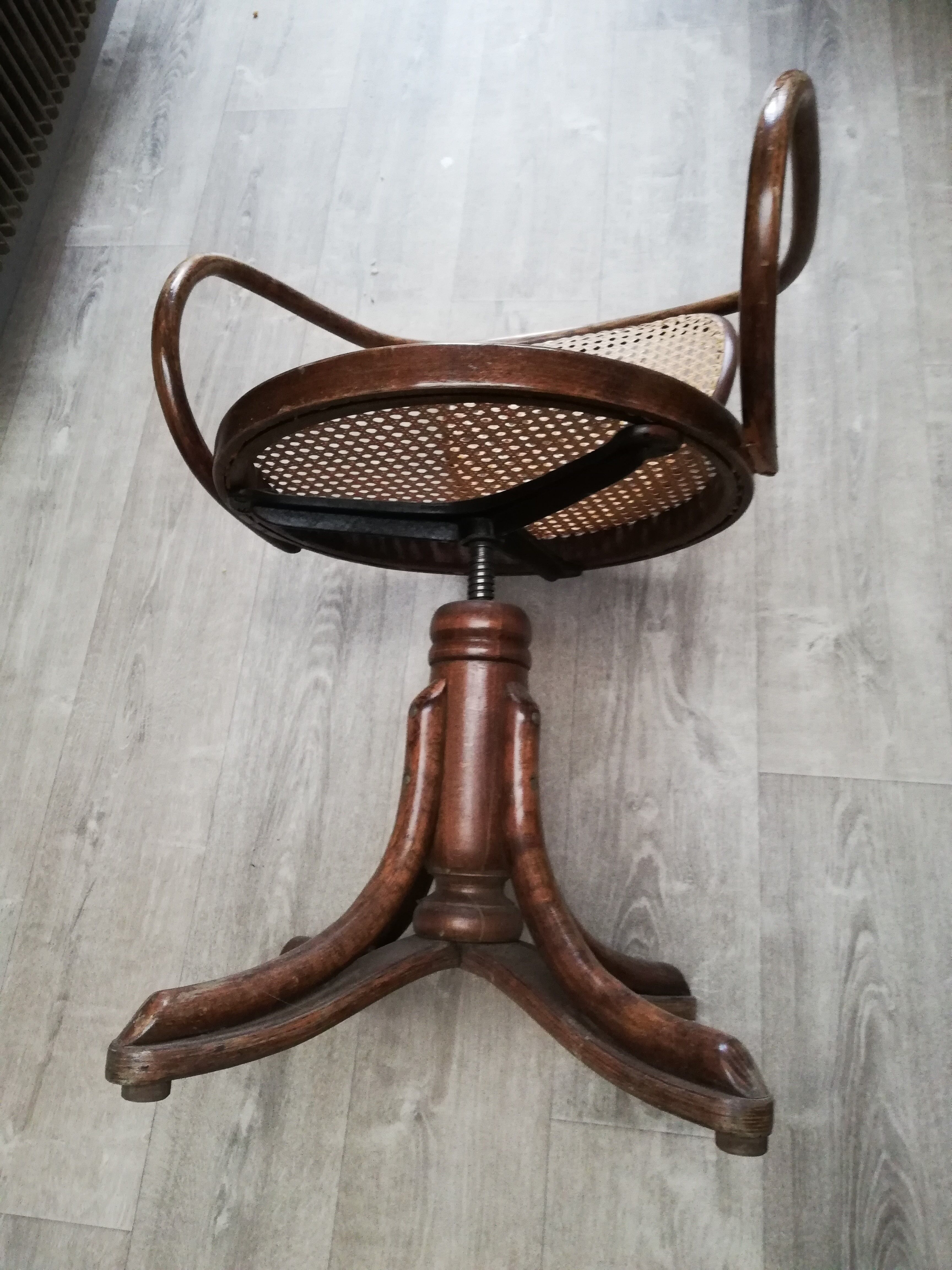 Office chair with curved wood swivel screw and Thonet cannage