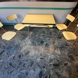 Table + “Formica” type chairs