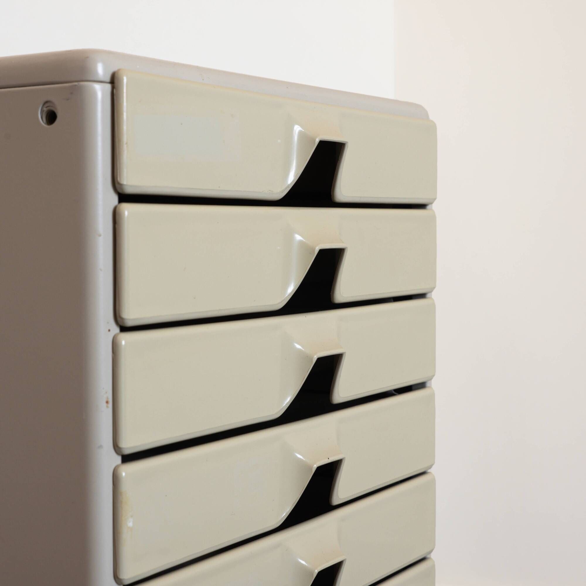 Set of 2 metal and plastic drawer lockers