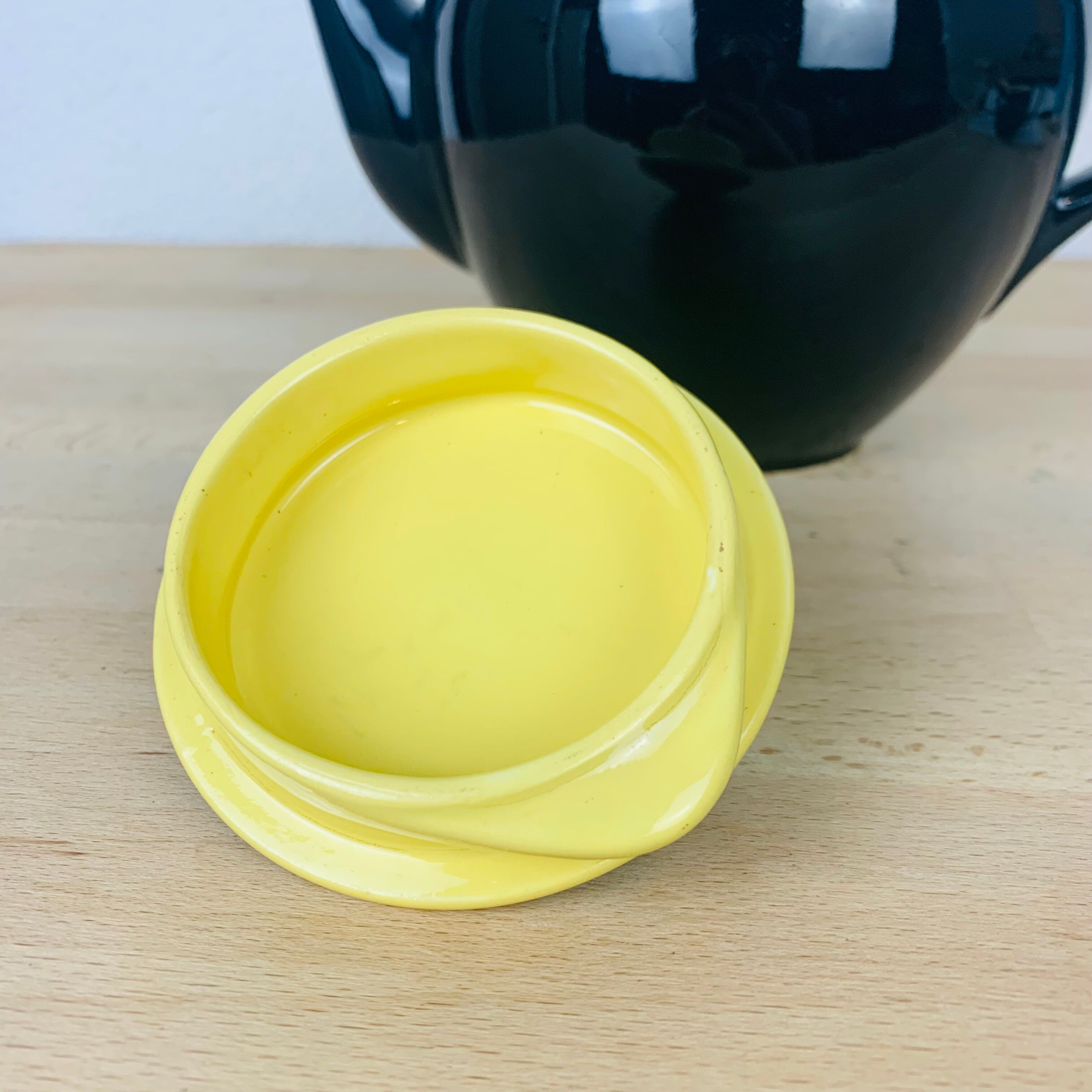 Teapot and milk jug Biarritz by Villeroy & Boch vintage ceramics