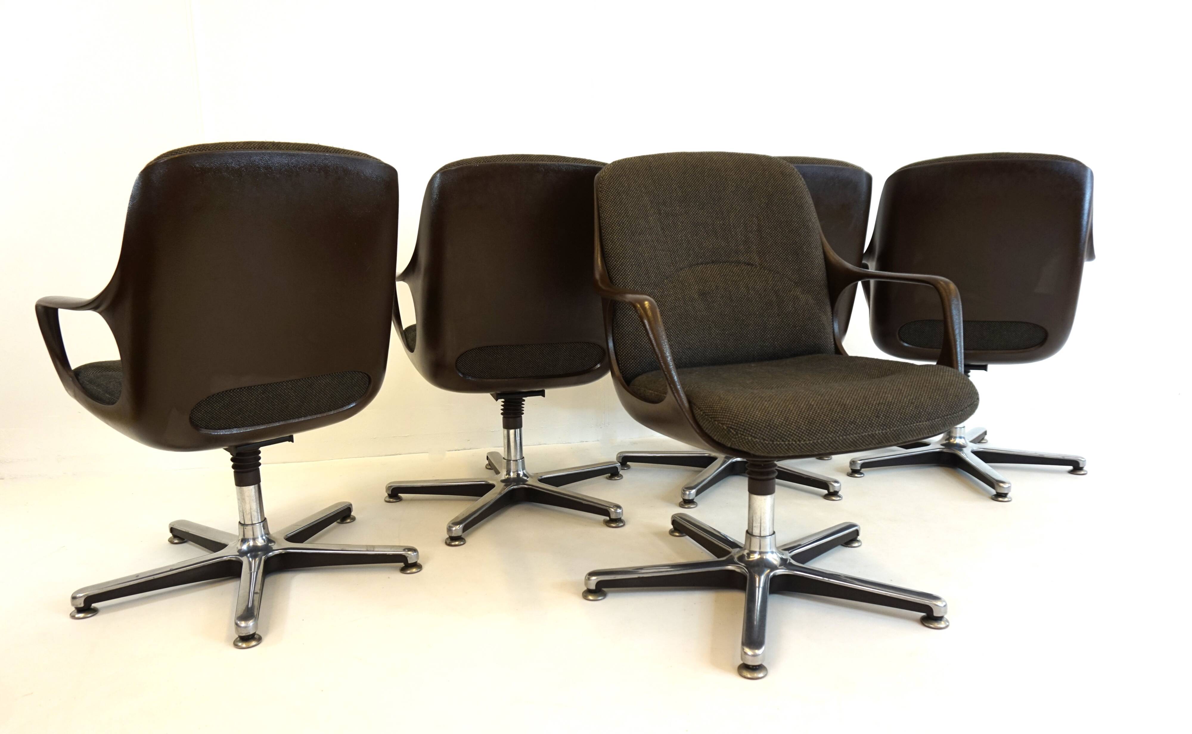 Set of 5 Chromcraft office armchairs